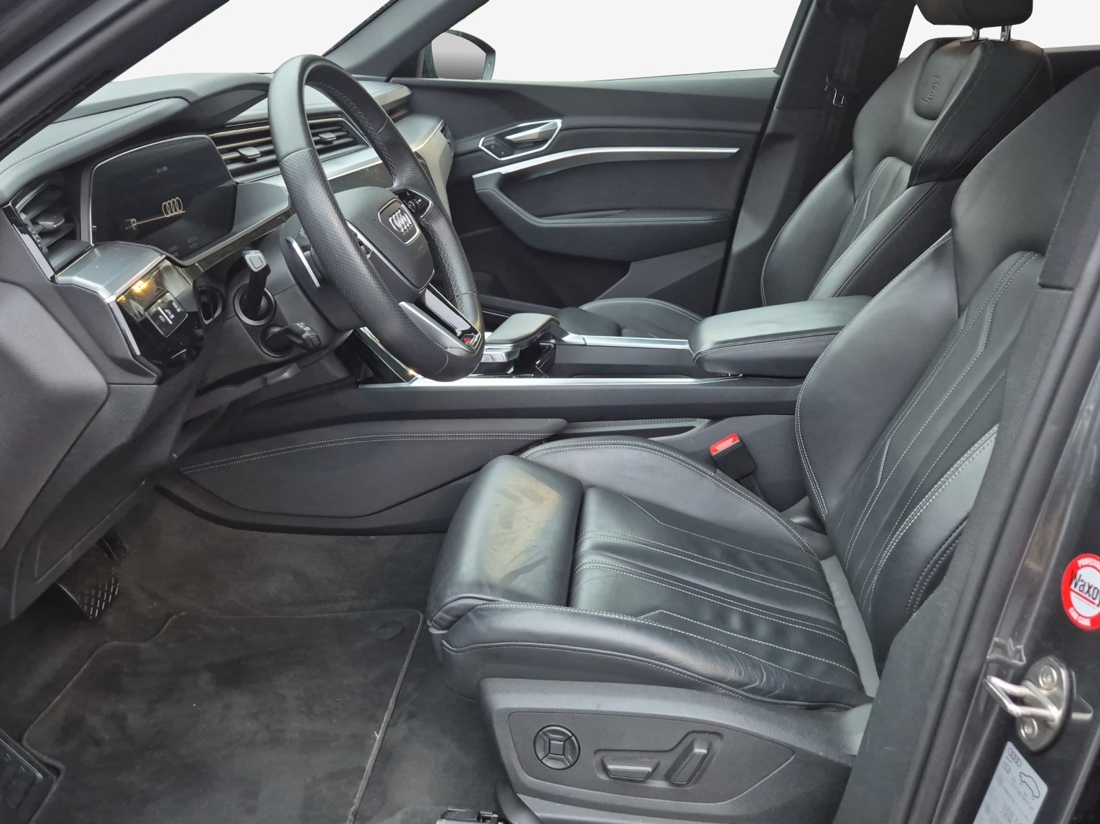 AUDI e-tron 55 S Line Black Edition quattro-image-8
