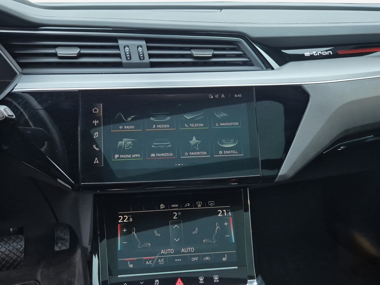 AUDI e-tron 55 S Line Black Edition quattro-image-11