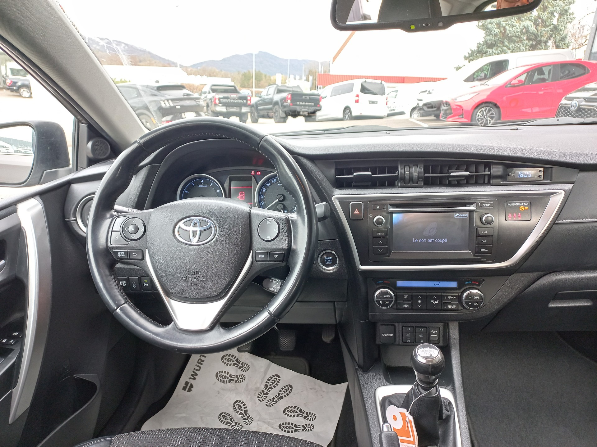 TOYOTA Auris 1.6 Sol-image-6