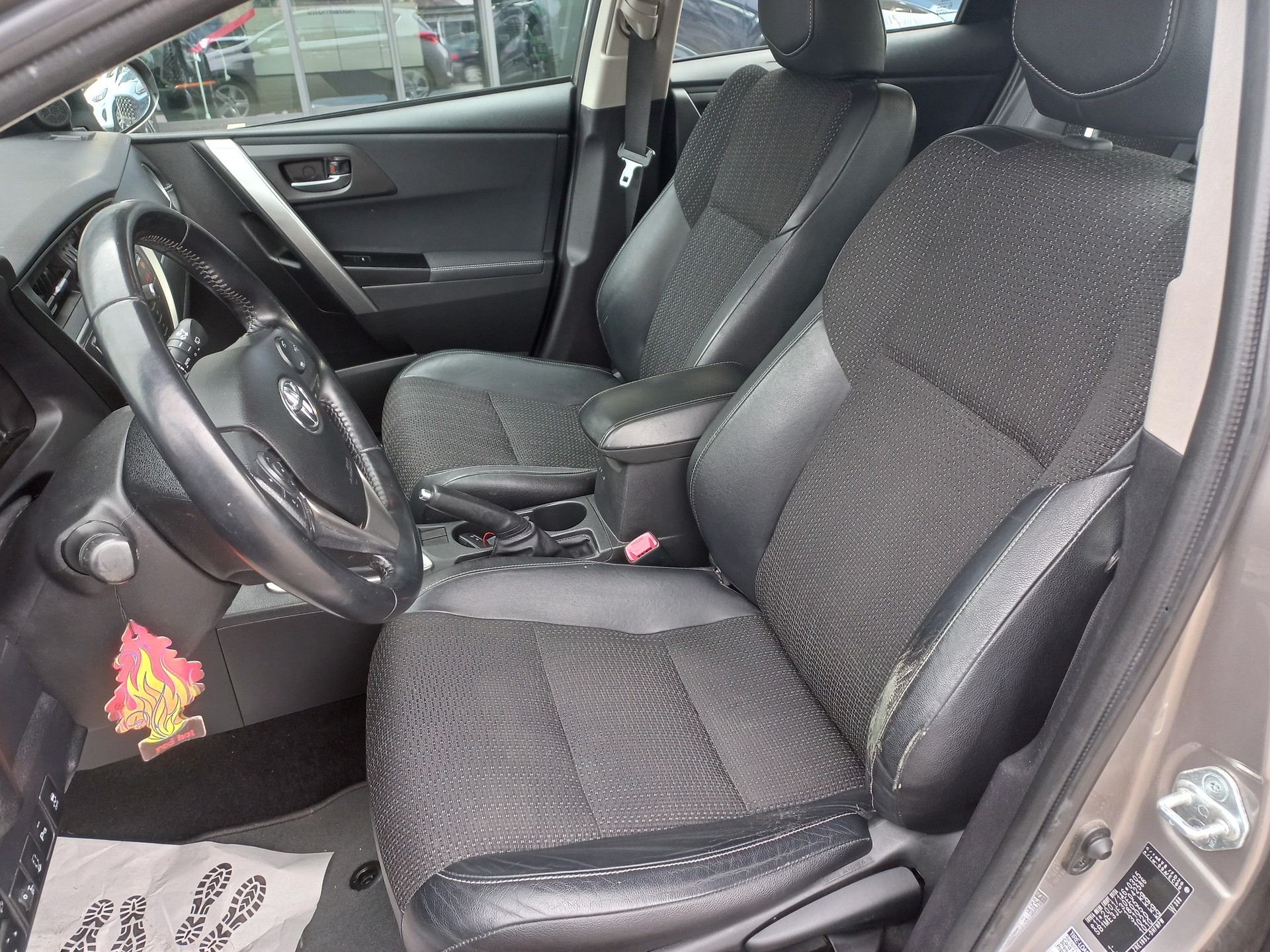 TOYOTA Auris 1.6 Sol-image-7