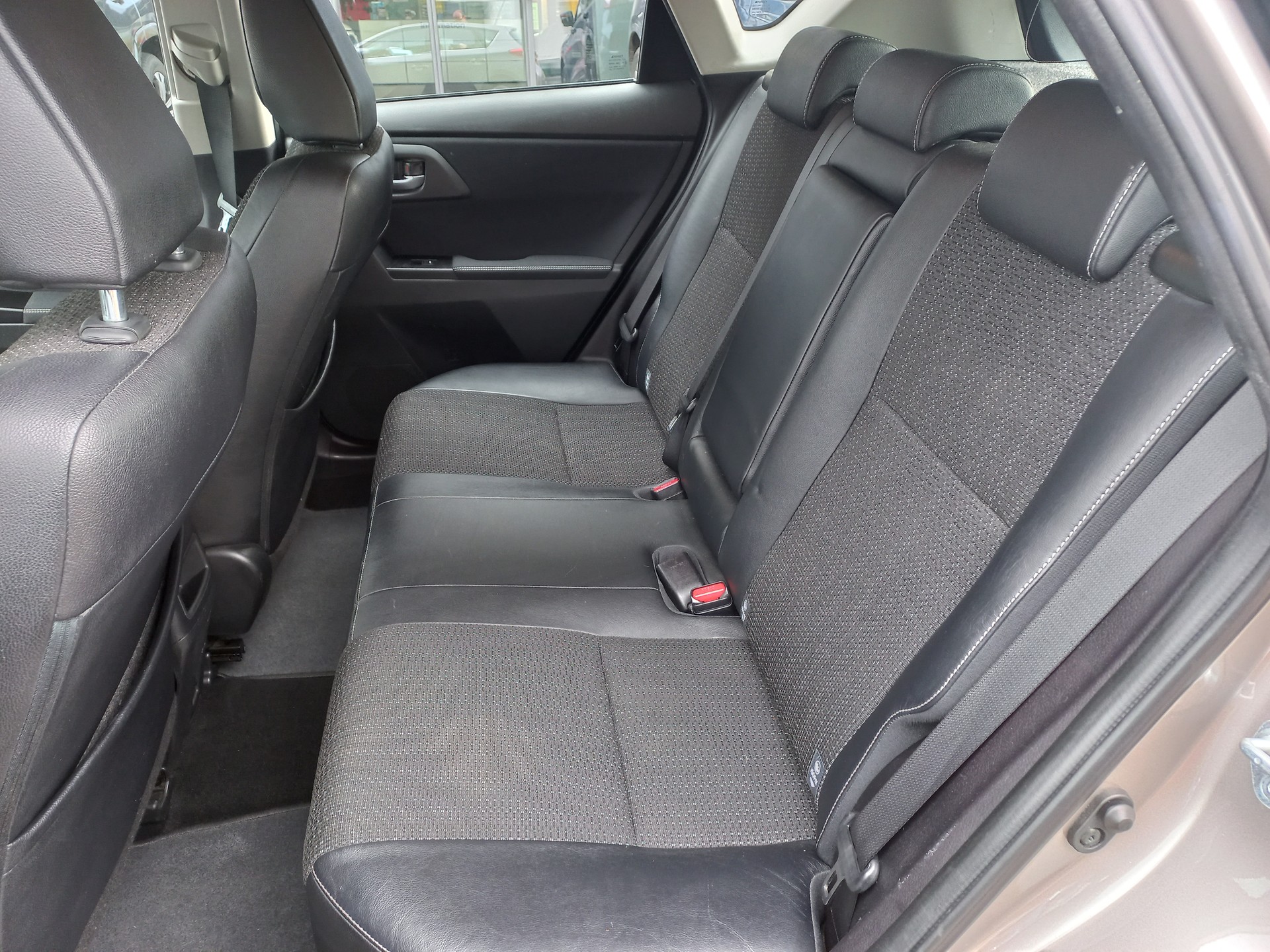 TOYOTA Auris 1.6 Sol-image-2