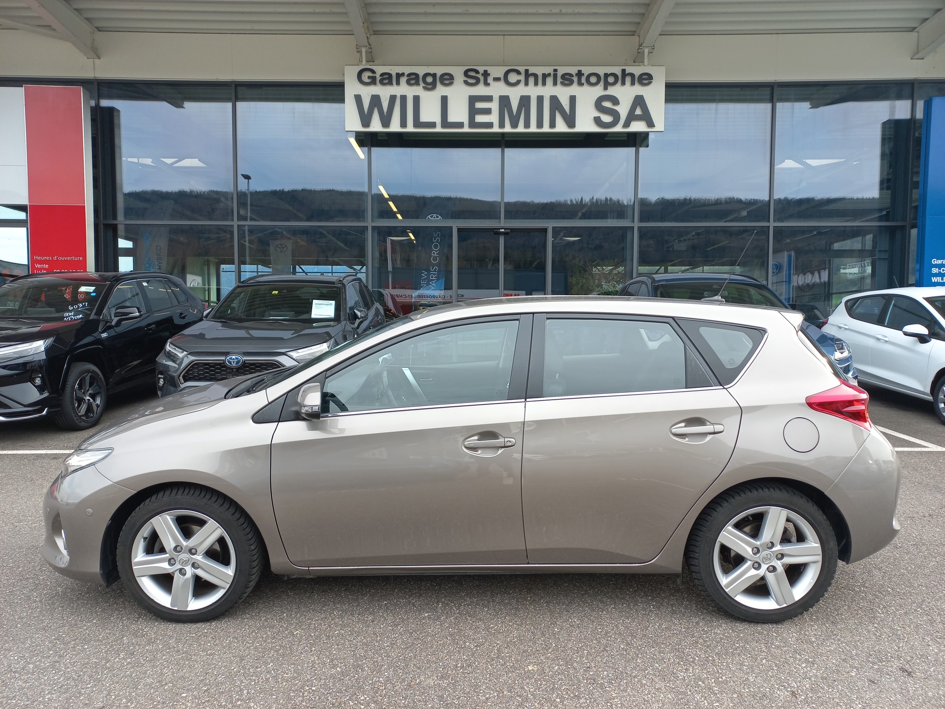 TOYOTA Auris 1.6 Sol-image-5