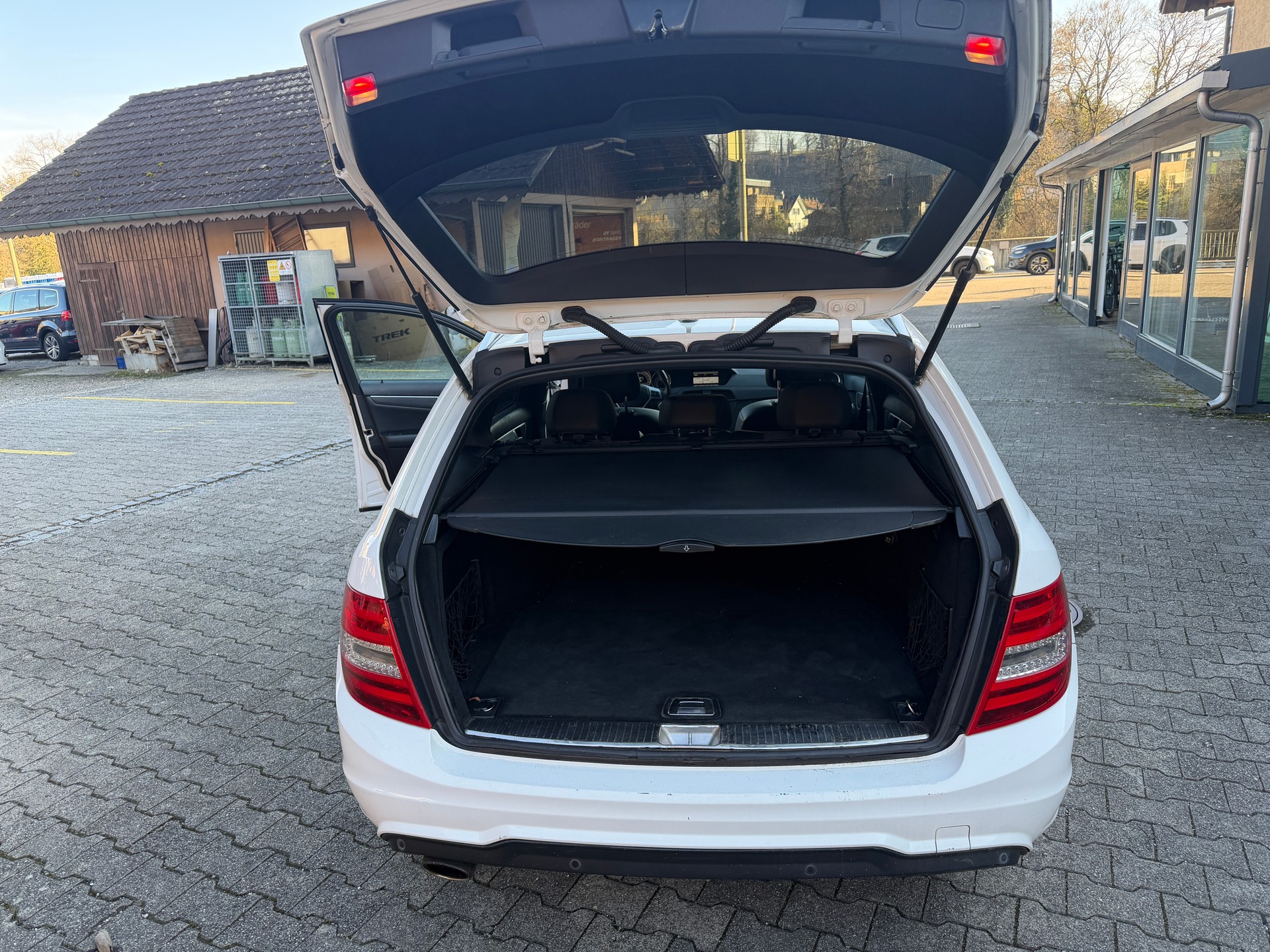 MERCEDES-BENZ C 180 Avantgarde-image-9