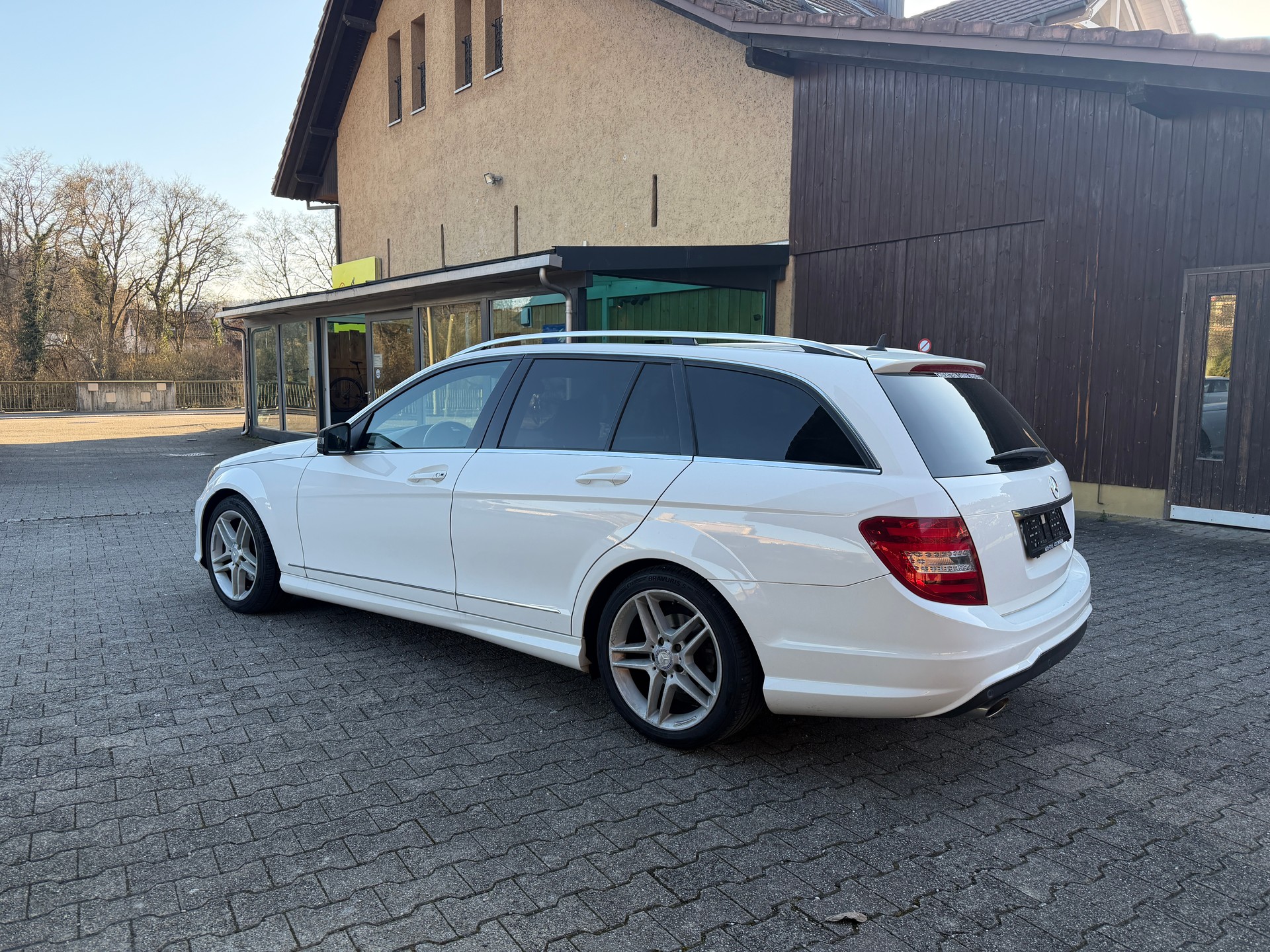 MERCEDES-BENZ C 180 Avantgarde-image-5