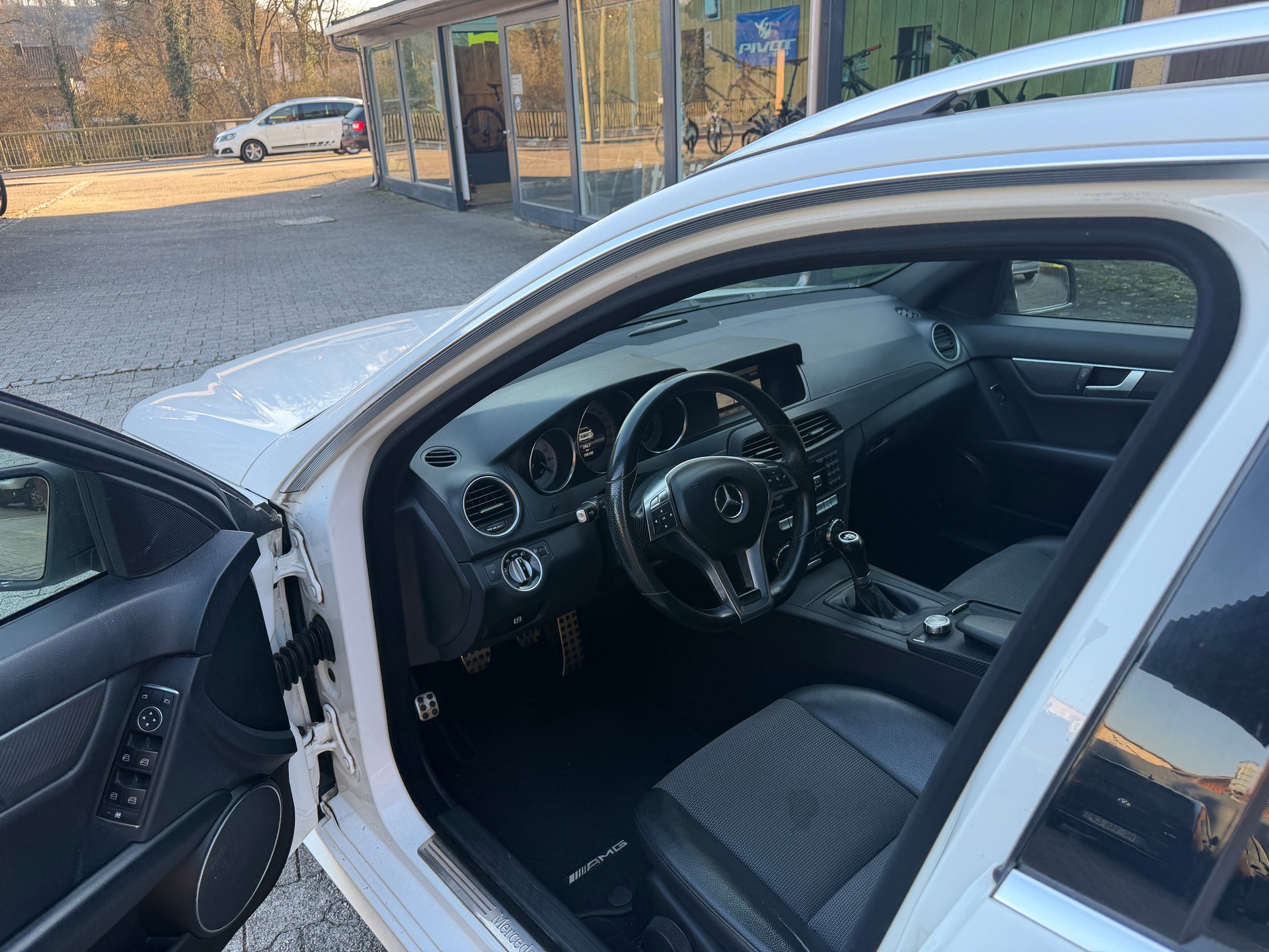 MERCEDES-BENZ C 180 Avantgarde-image-7