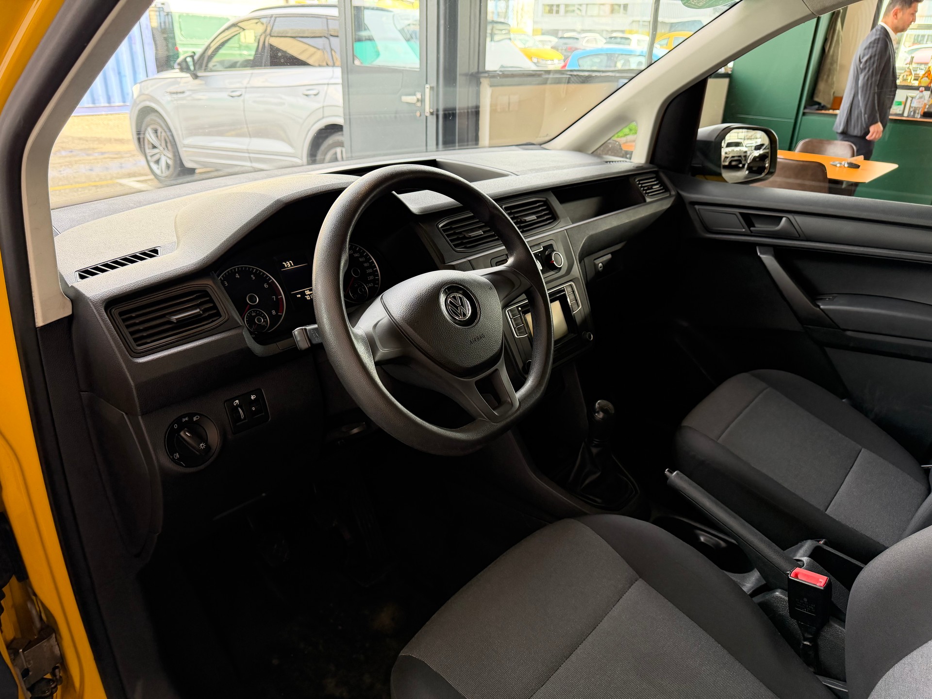 VW Caddy Maxi 1.0TSI BlueMotion Technology-image-11