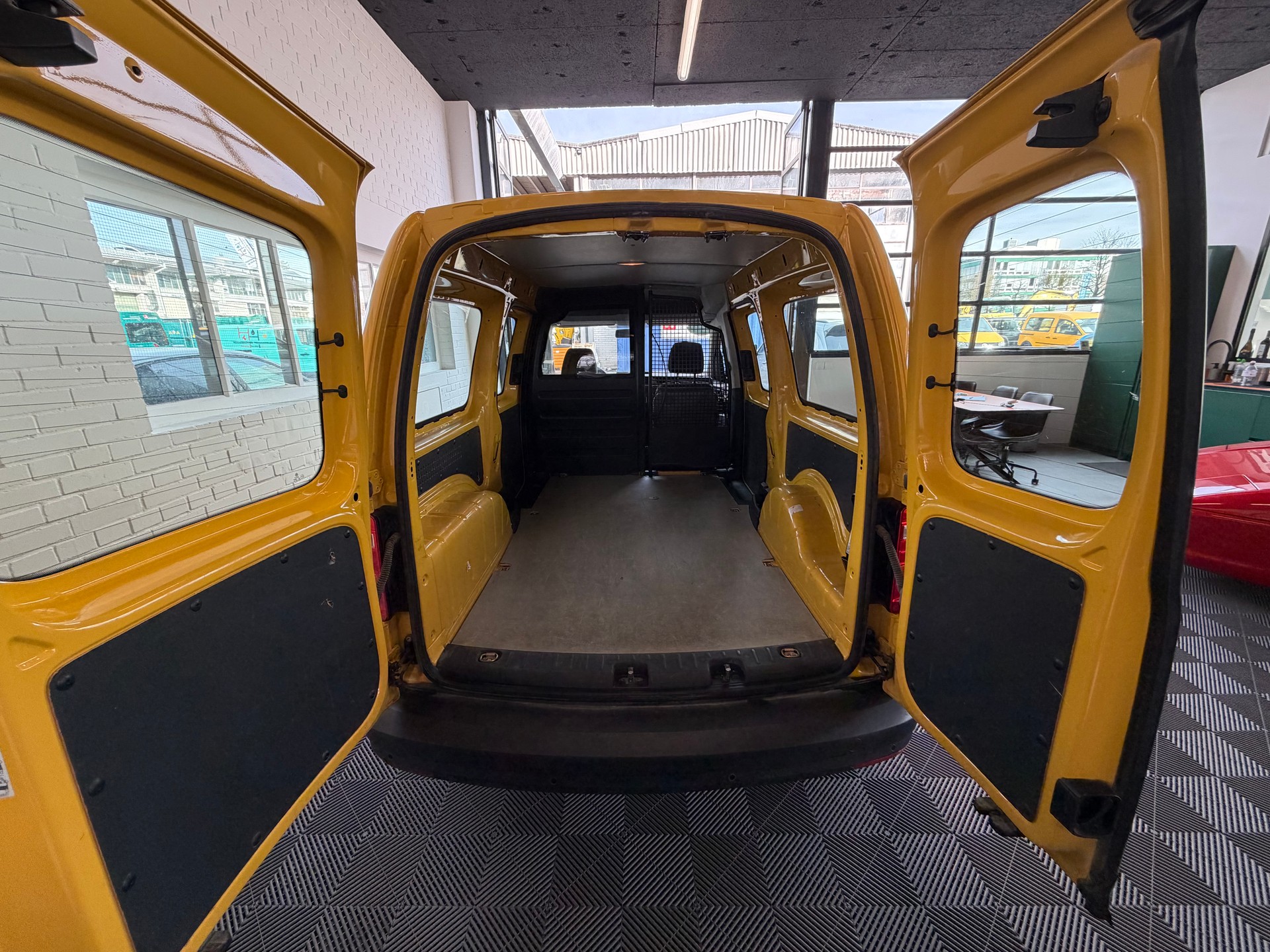 VW Caddy Maxi 1.0TSI BlueMotion Technology-image-4