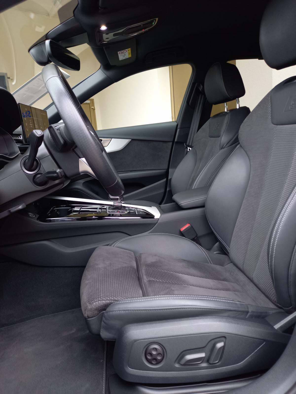 AUDI A4 Avant 40 TDI S line quattro S-tronic-image-11