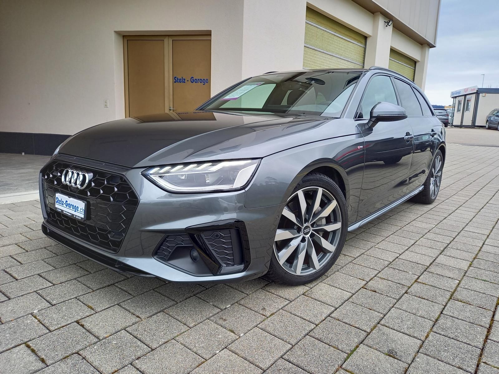 AUDI A4 Avant 40 TDI S line quattro S-tronic-image-0