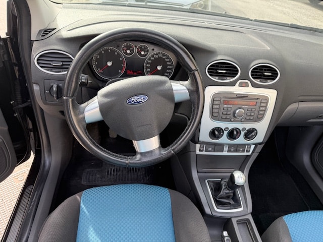 FORD Focus CC 2.0i Titanium-image-10
