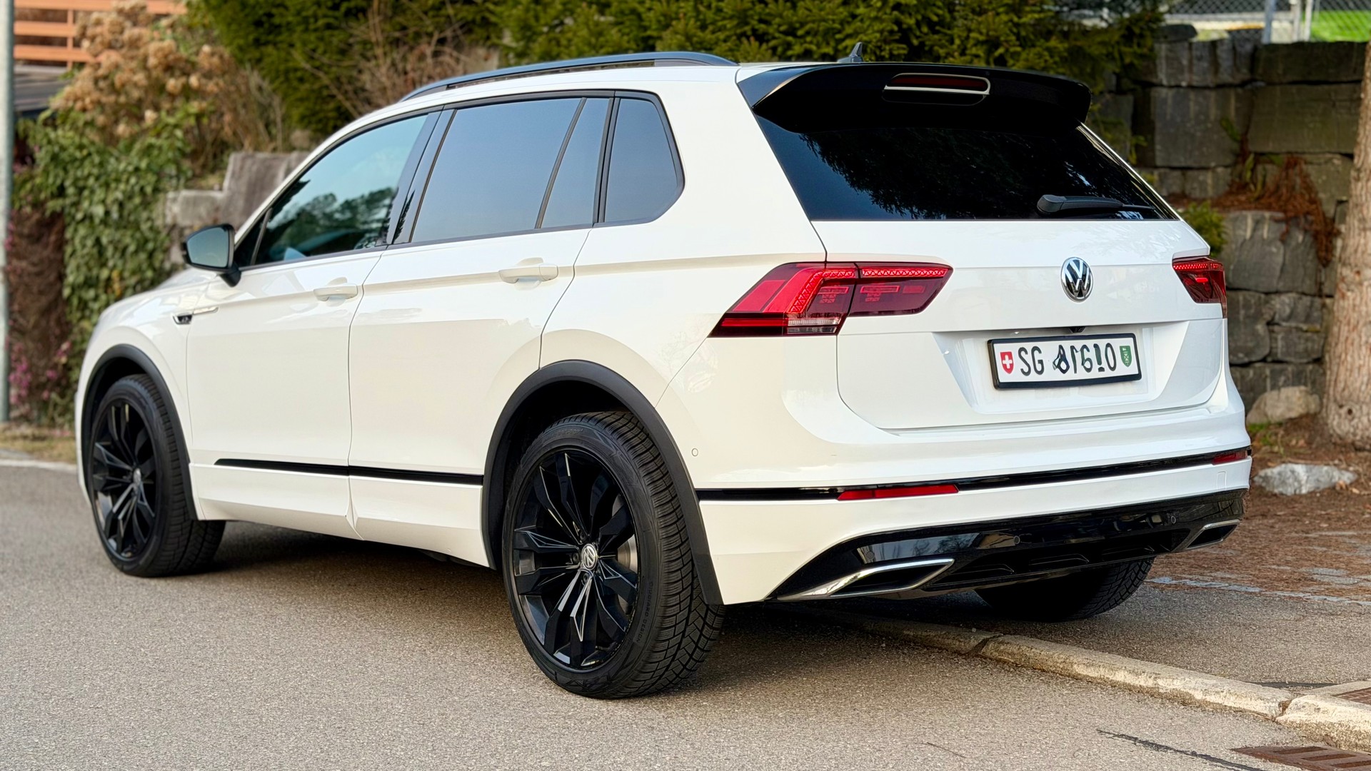 VW Tiguan 2.0TSI Offroad 4M 4Motion DSG-image-2