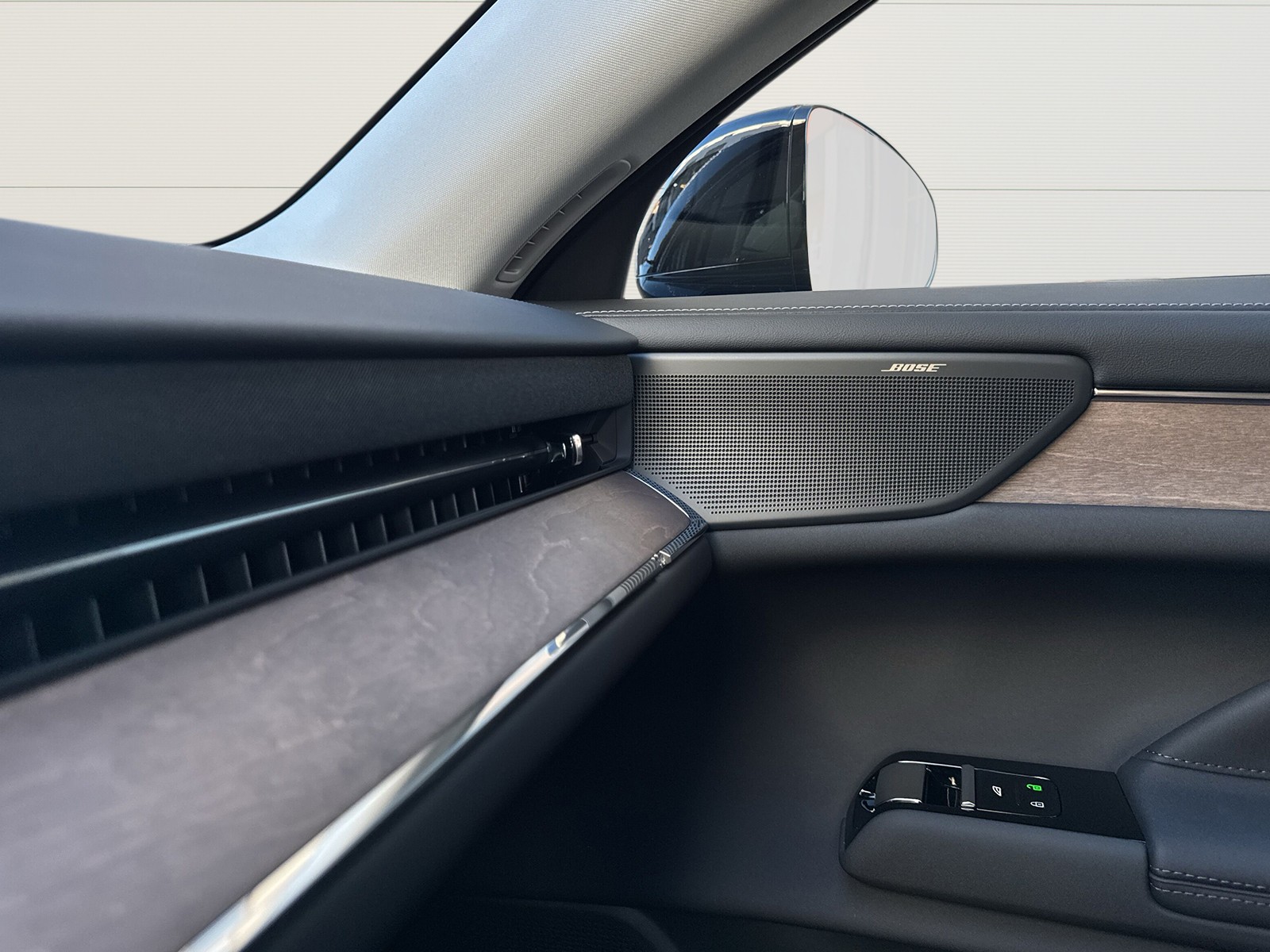 VOLVO ES90 Ultra-image-16
