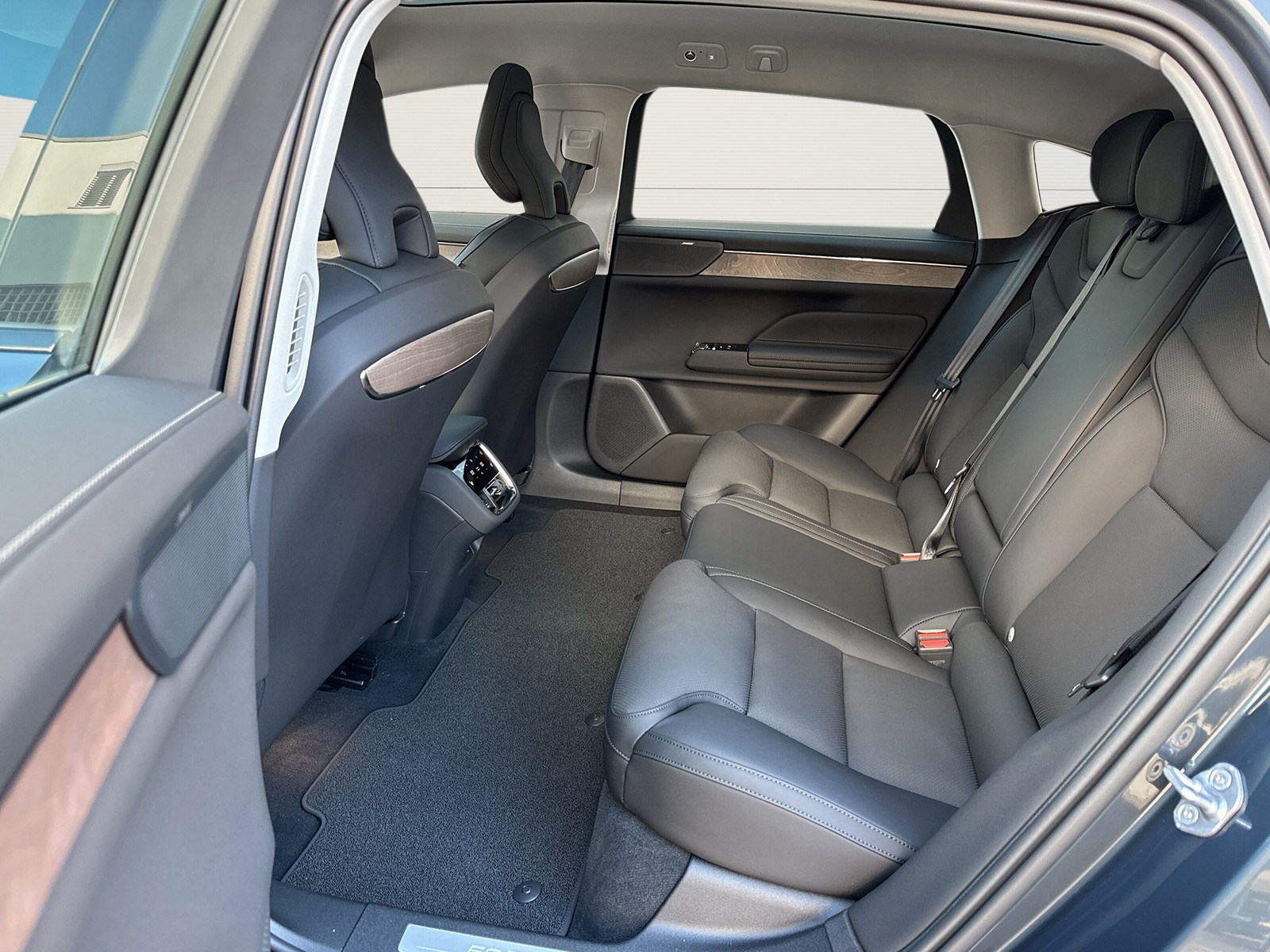 VOLVO ES90 Ultra-image-8