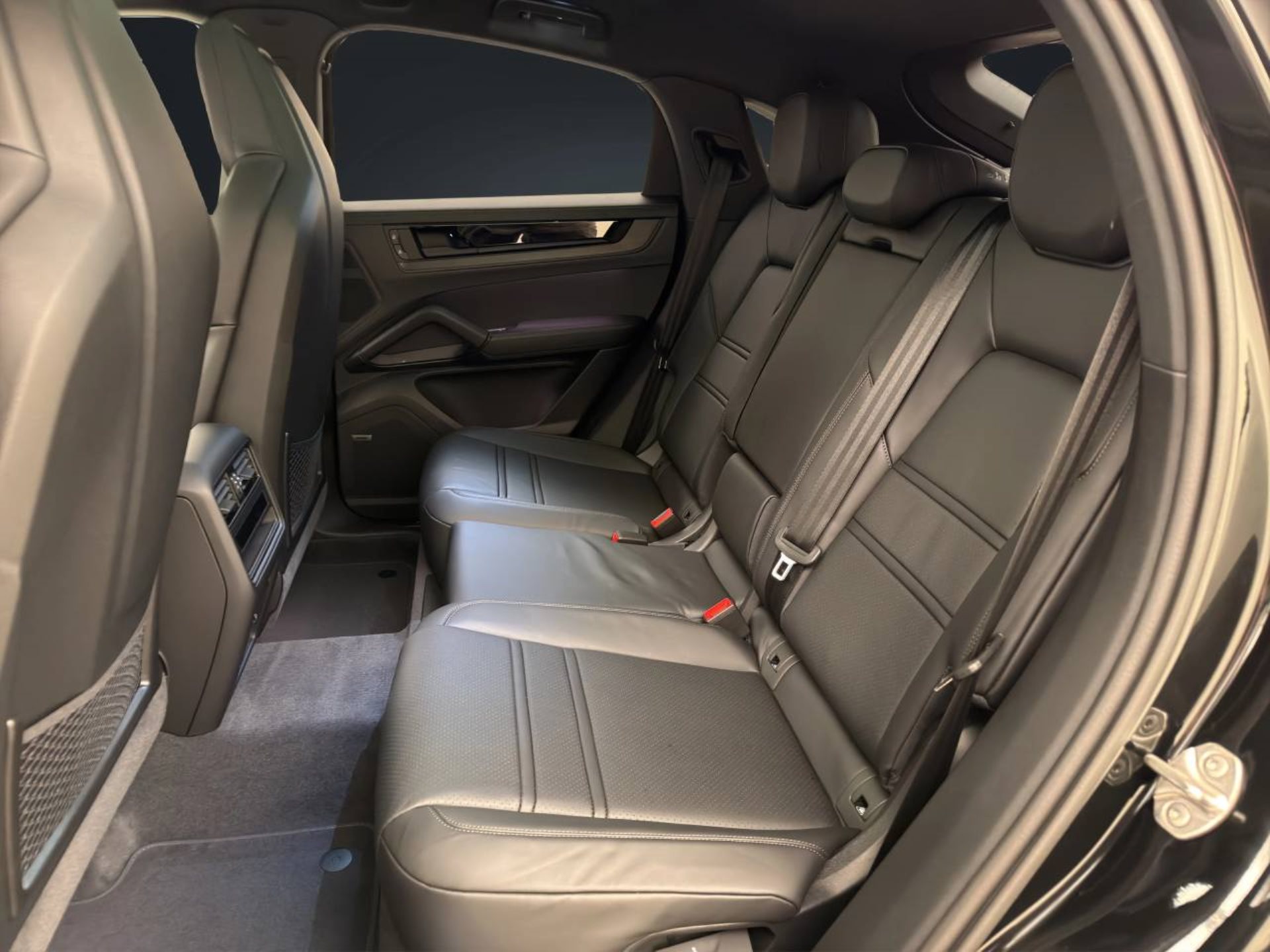 PORSCHE Cayenne E-Hybrid Coupé Black Edition-image-14