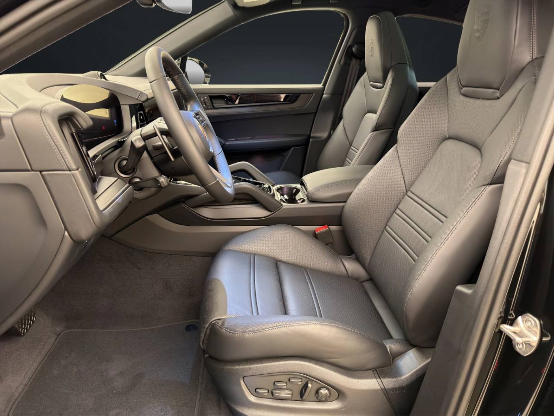 PORSCHE Cayenne E-Hybrid Coupé Black Edition-image-4