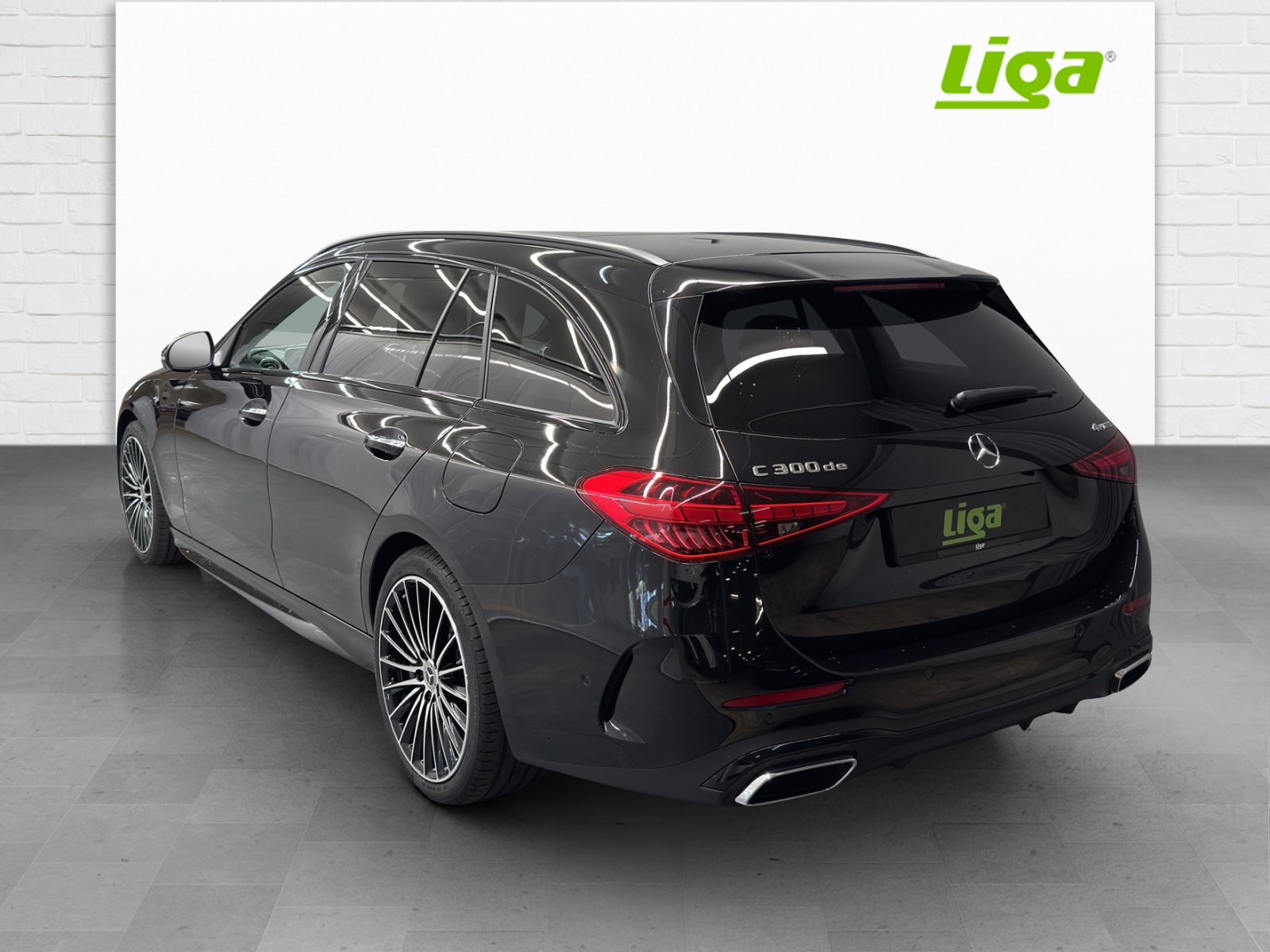 MERCEDES-BENZ C 300 de AMG Line 4Matic-image-3