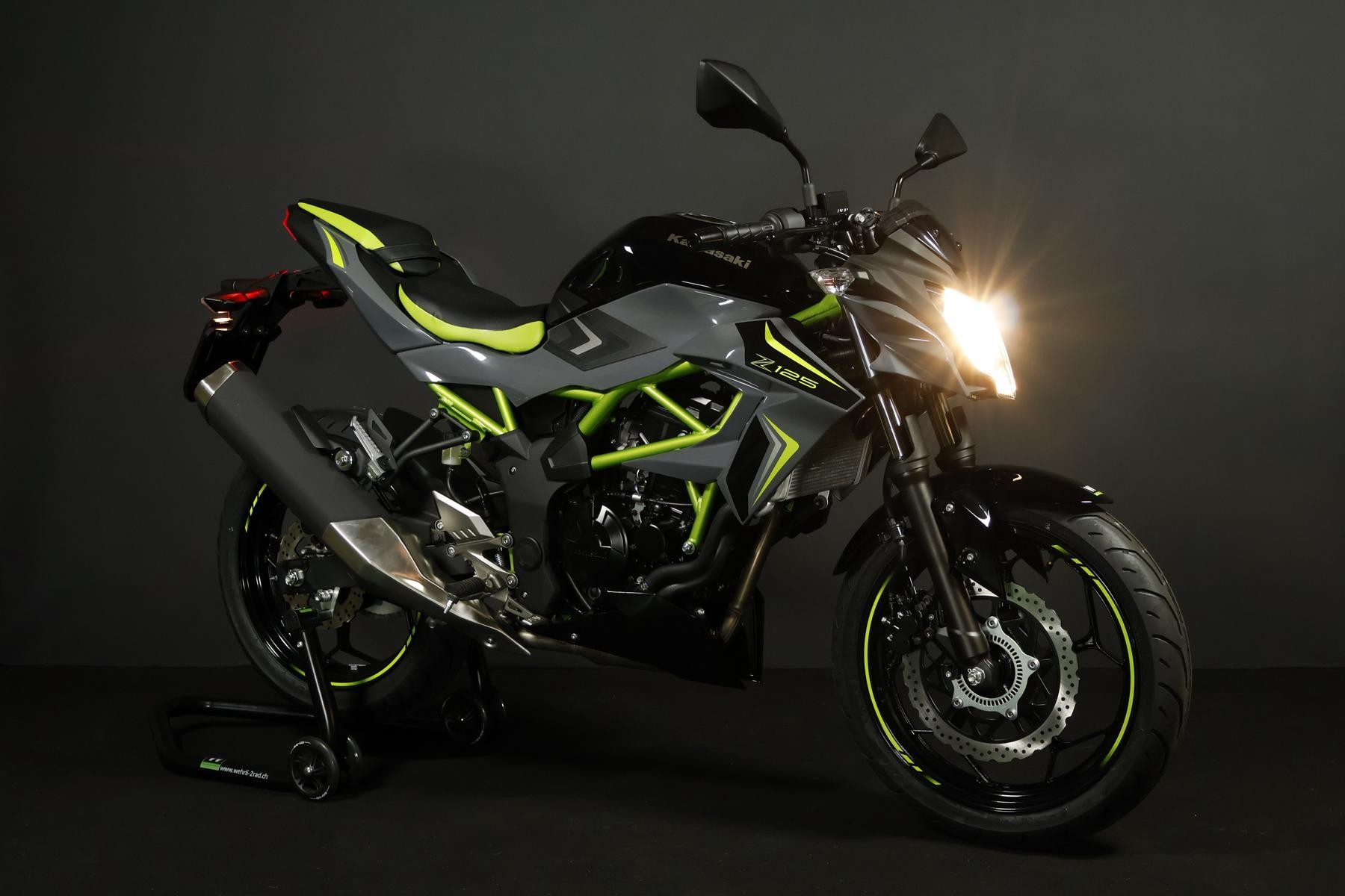 KAWASAKI Z 125-showroom-element-2
