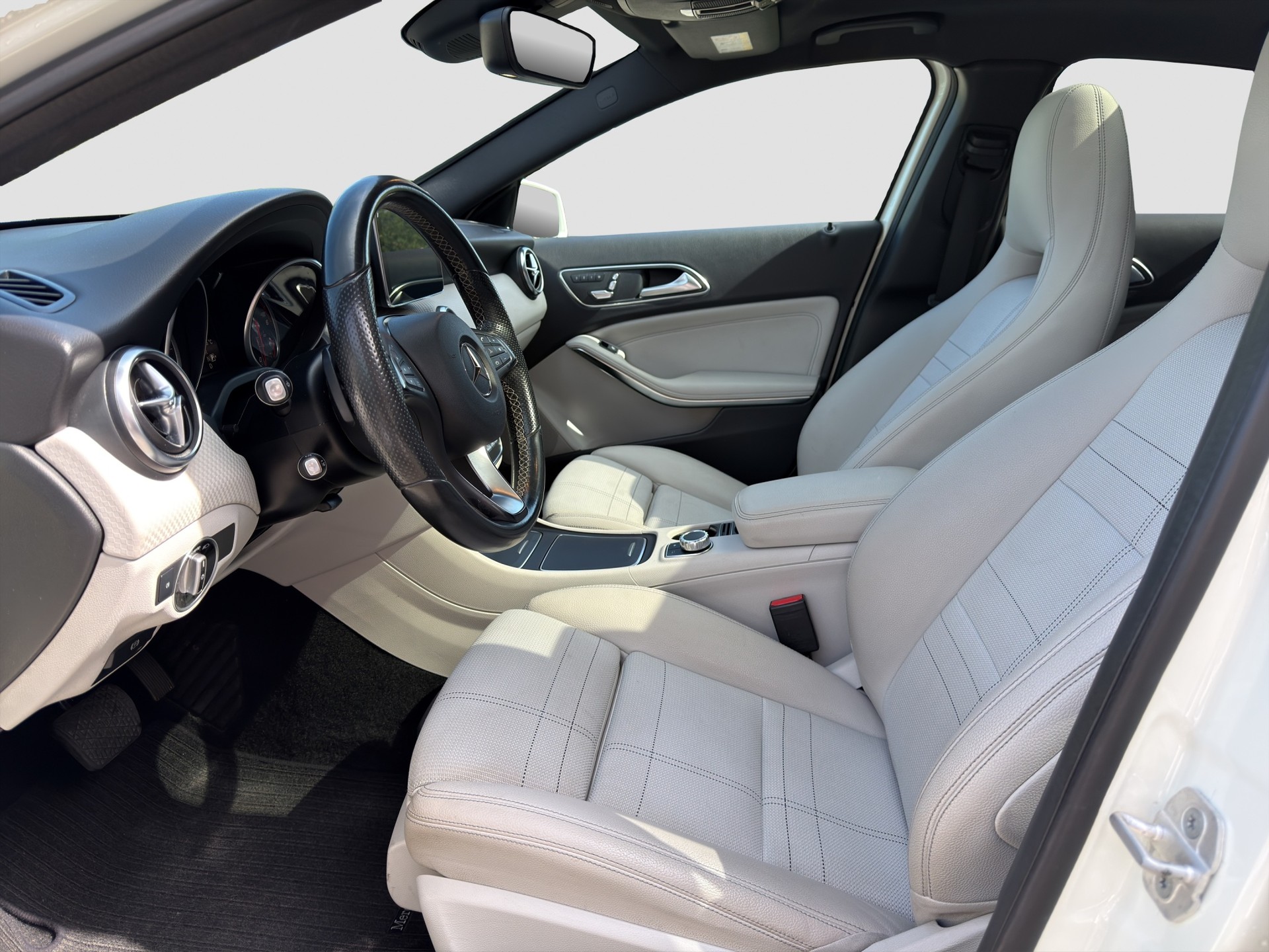 MERCEDES-BENZ A 220 d Urban 4Matic 7G-DCT-image-8