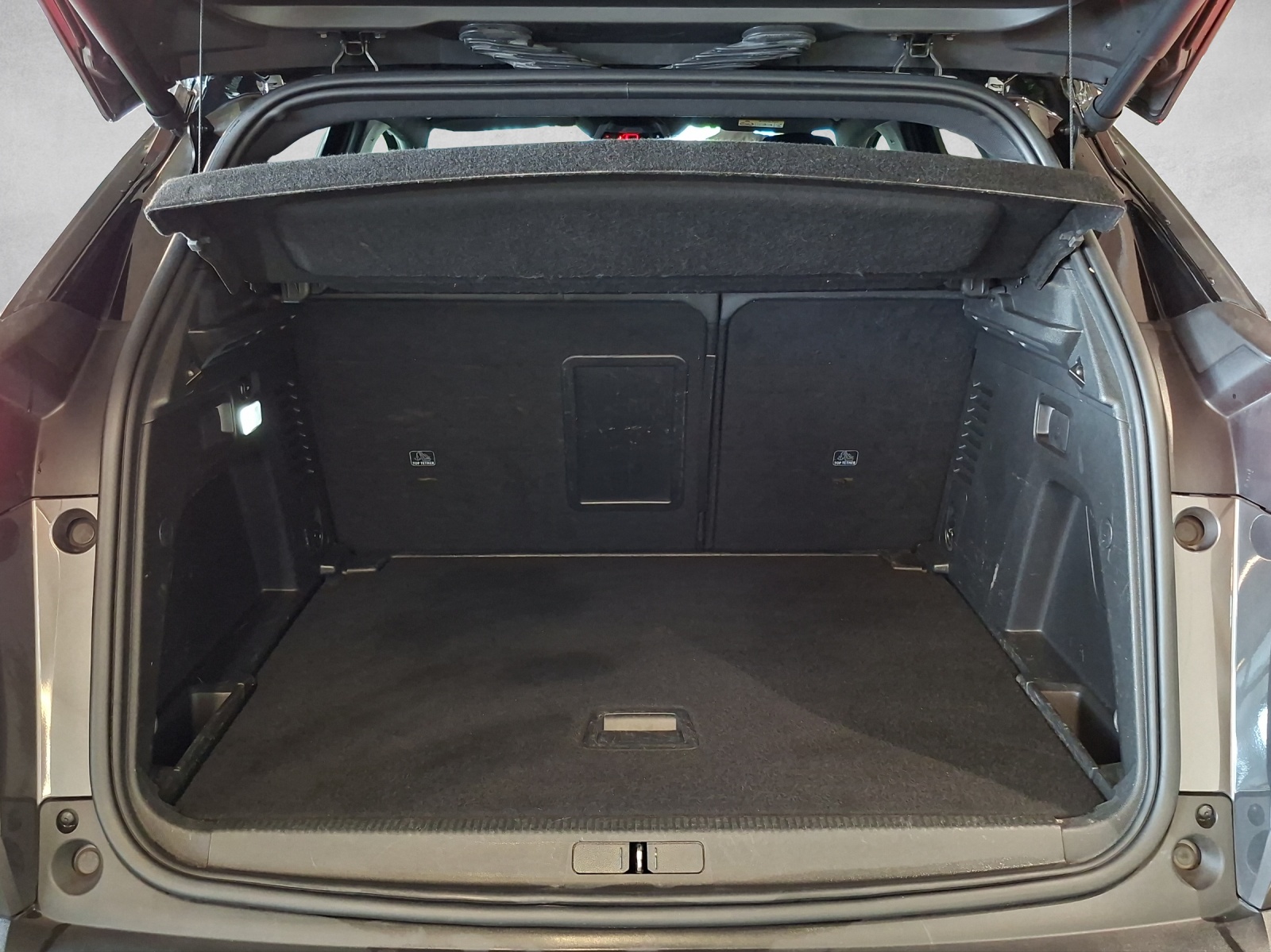PEUGEOT 3008 2.0 BlueHDi 180 GT-image-12
