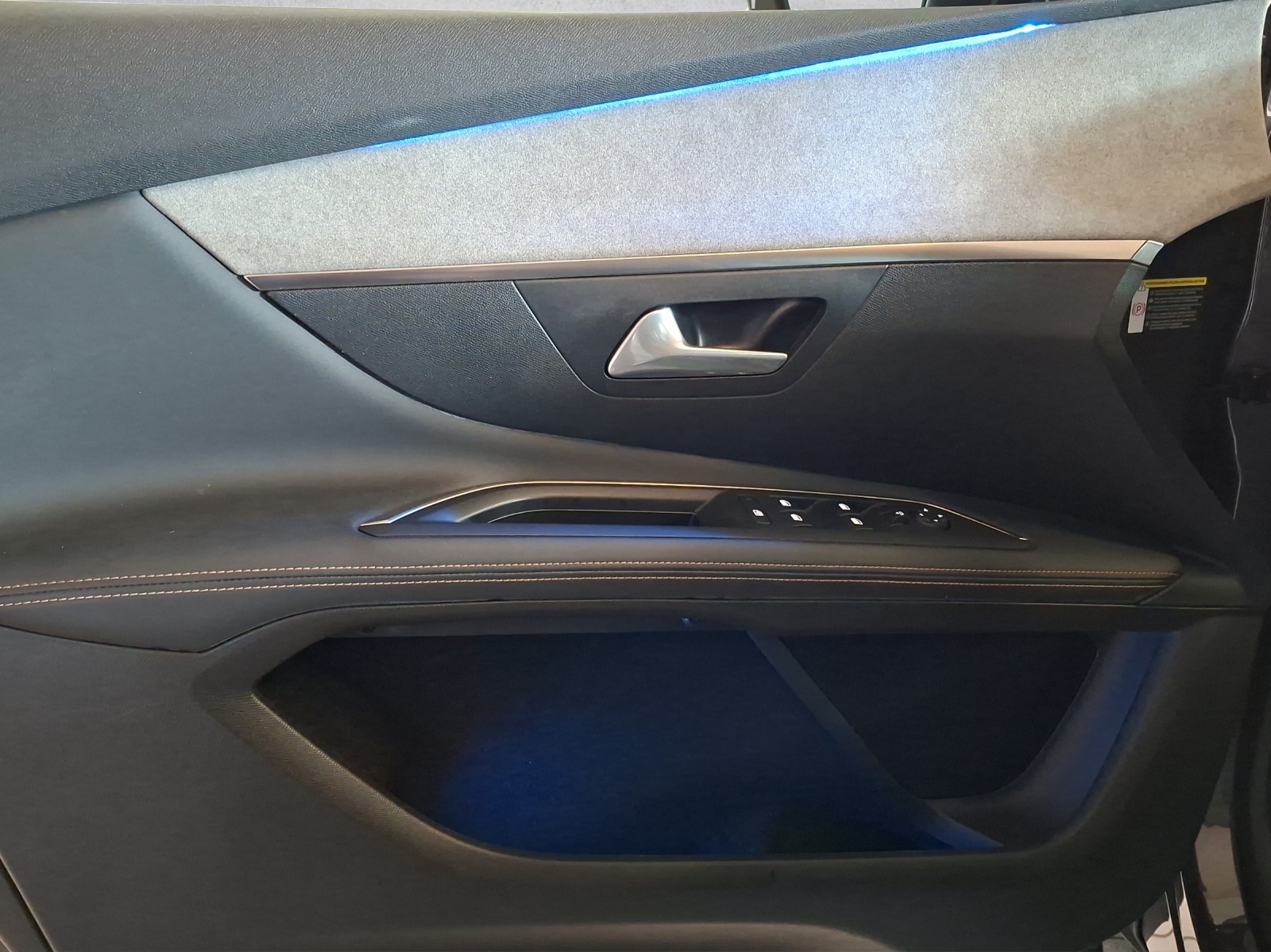 PEUGEOT 3008 2.0 BlueHDi 180 GT-image-10
