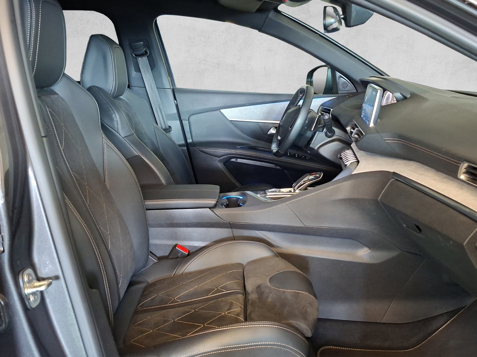 PEUGEOT 3008 2.0 BlueHDi 180 GT-image-13