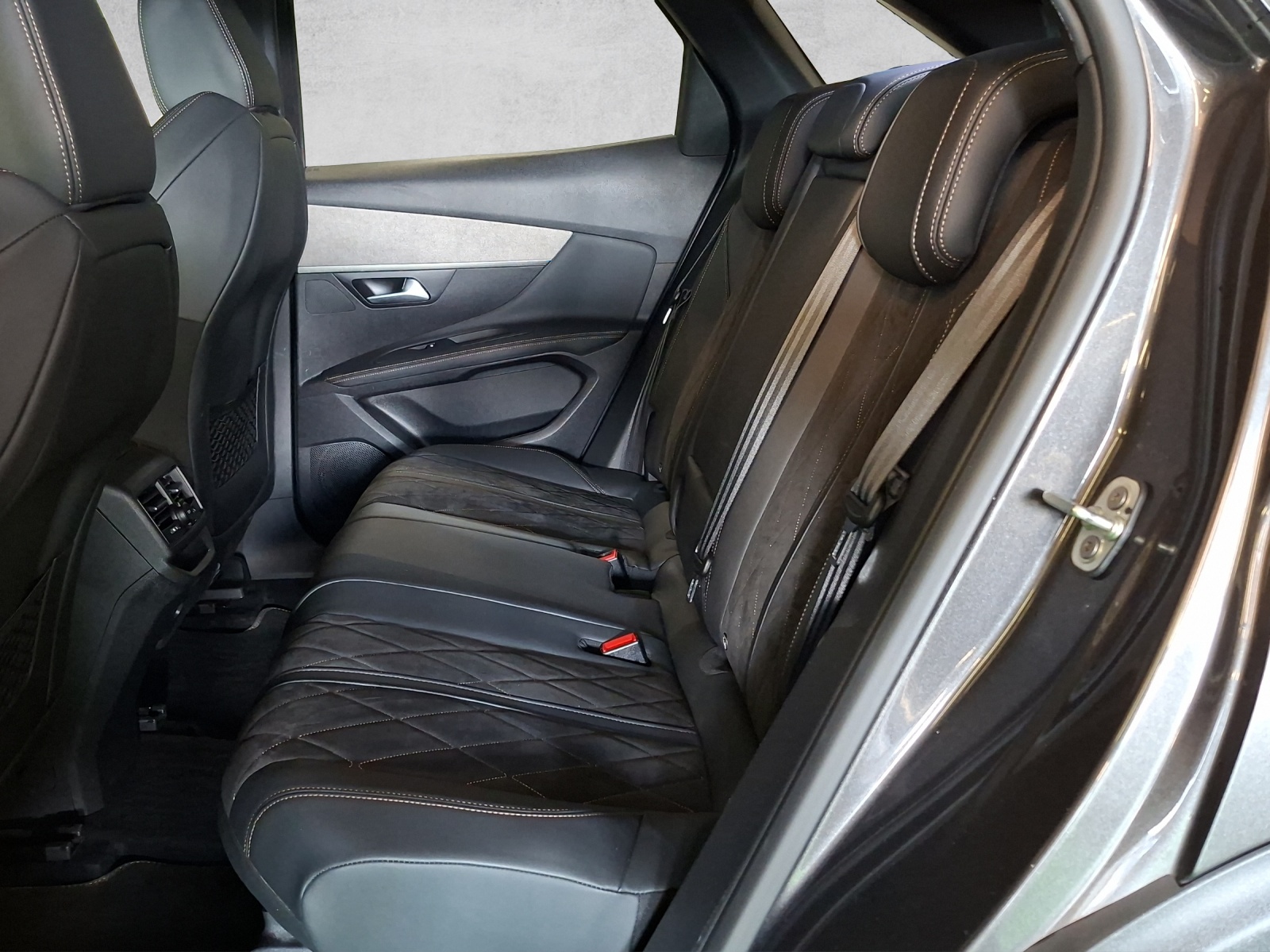 PEUGEOT 3008 2.0 BlueHDi 180 GT-image-11