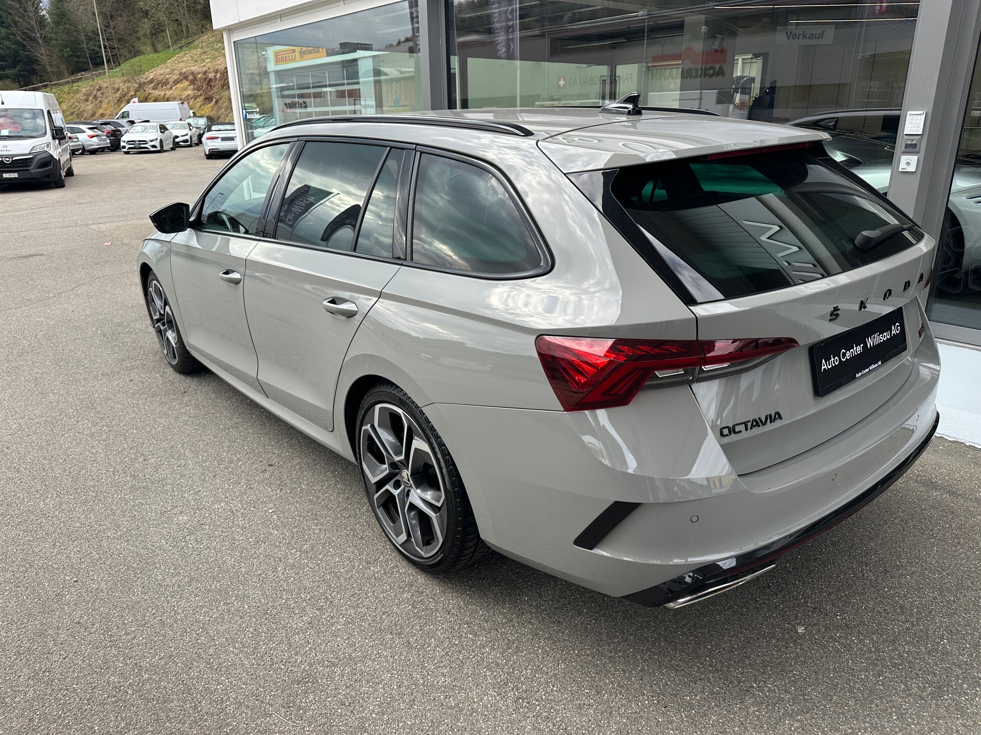 SKODA Octavia Combi 2.0 TSI DSG RS-image-8