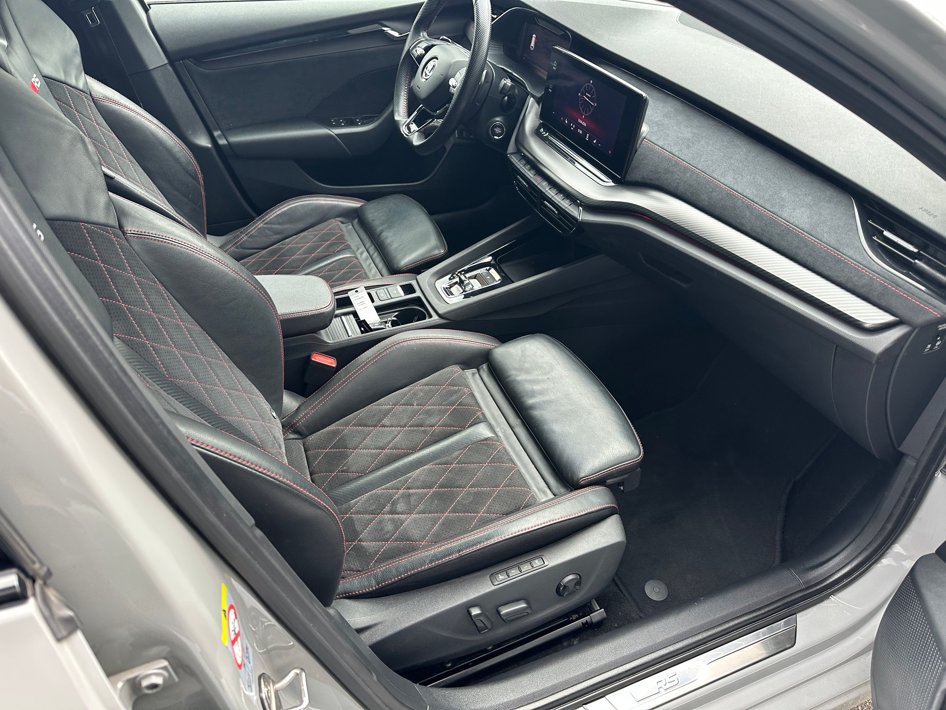 SKODA Octavia Combi 2.0 TSI DSG RS-image-12