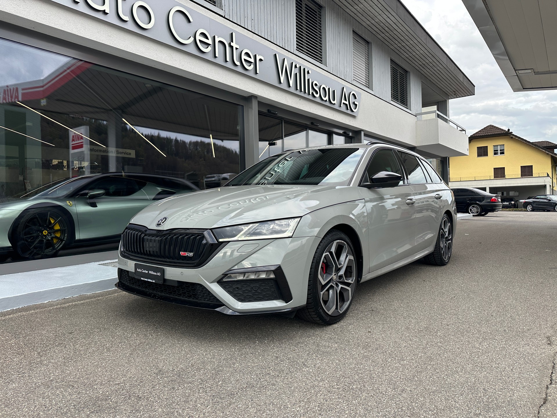 SKODA Octavia Combi 2.0 TSI DSG RS-showroom-element-2