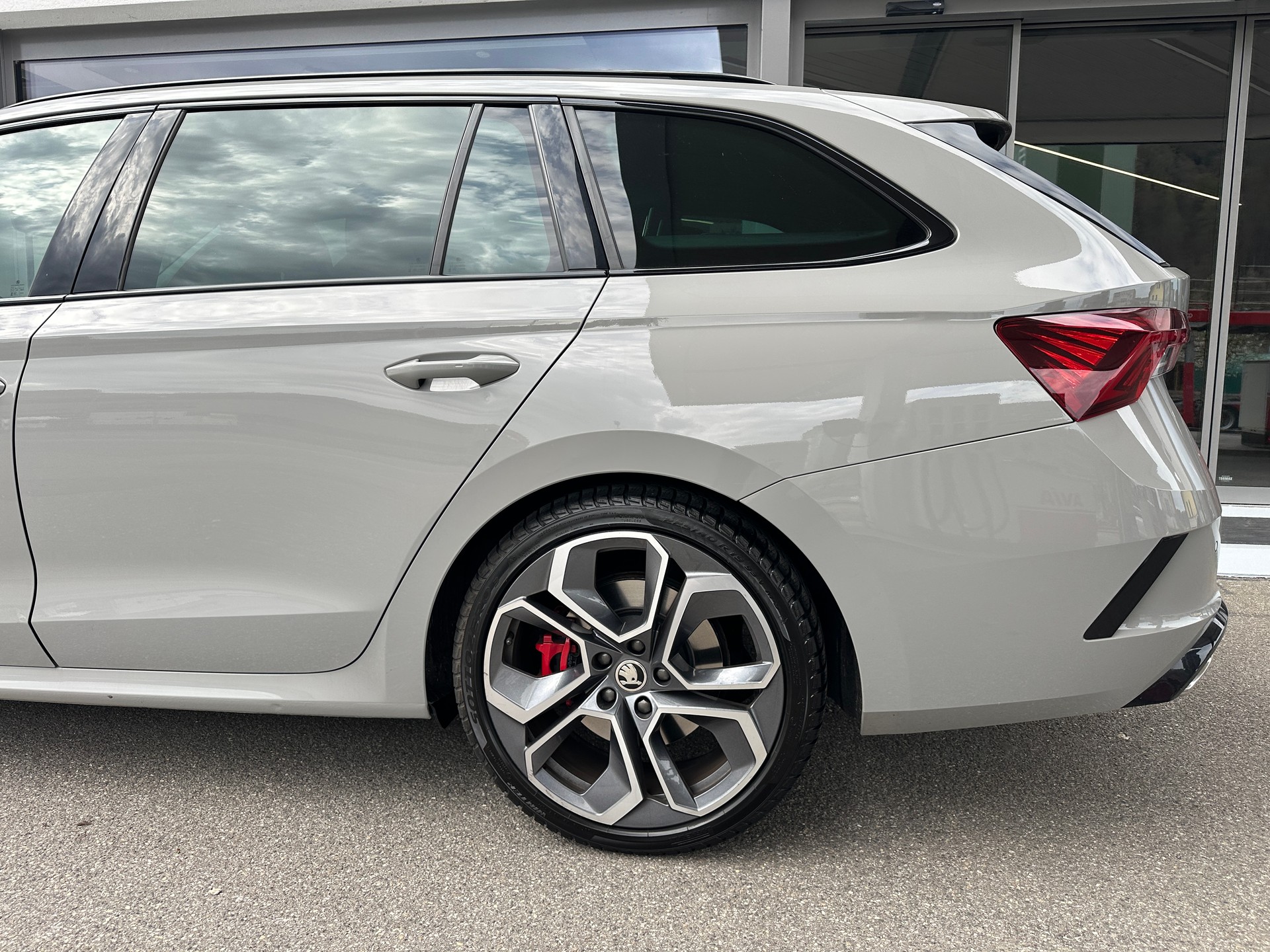 SKODA Octavia Combi 2.0 TSI DSG RS-image-14