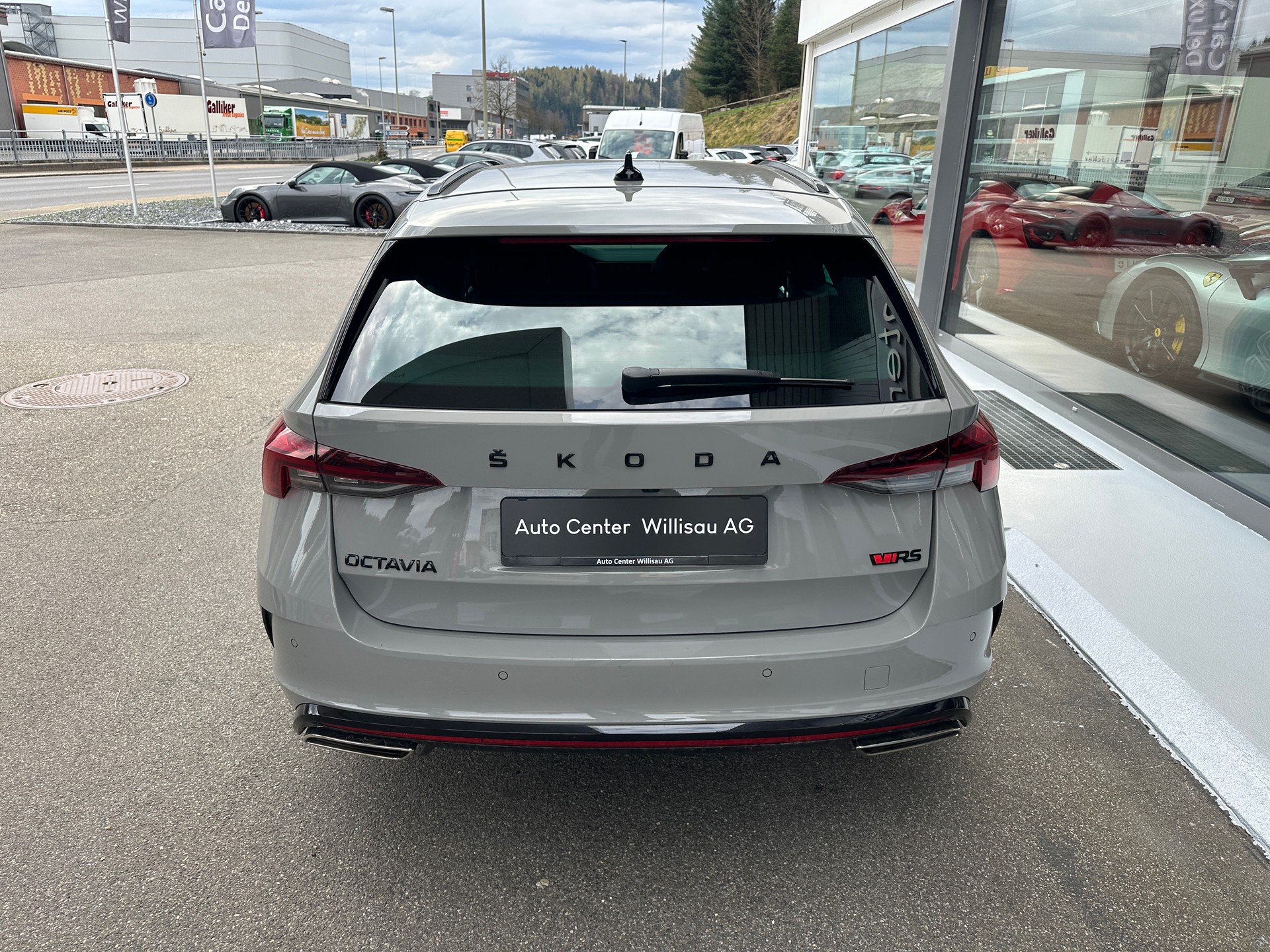 SKODA Octavia Combi 2.0 TSI DSG RS-image-9
