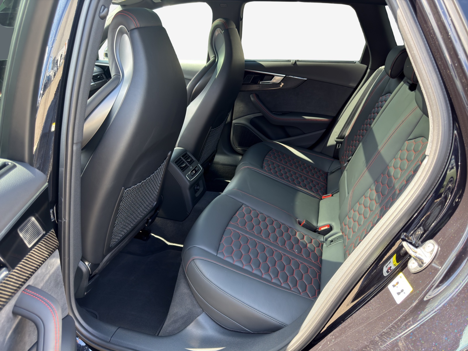 AUDI RS4 Avant quattro tiptronic-image-11