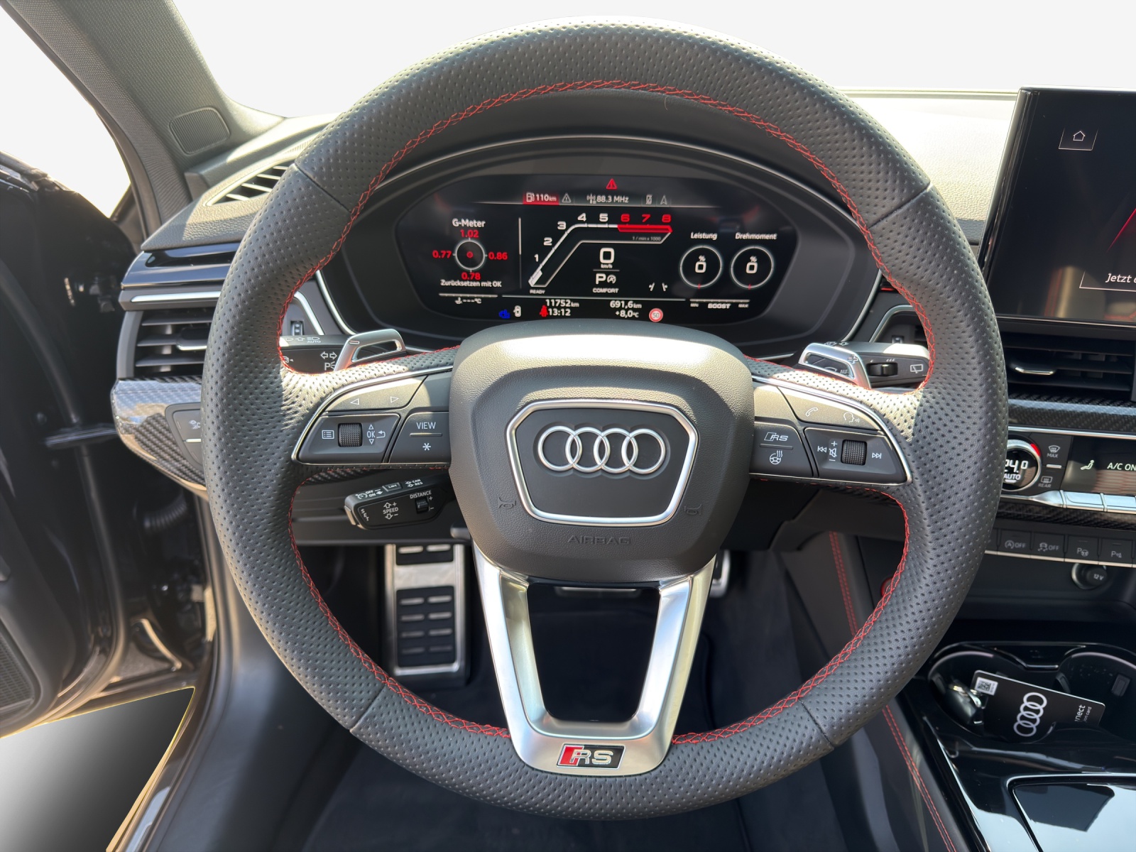AUDI RS4 Avant quattro tiptronic-image-9