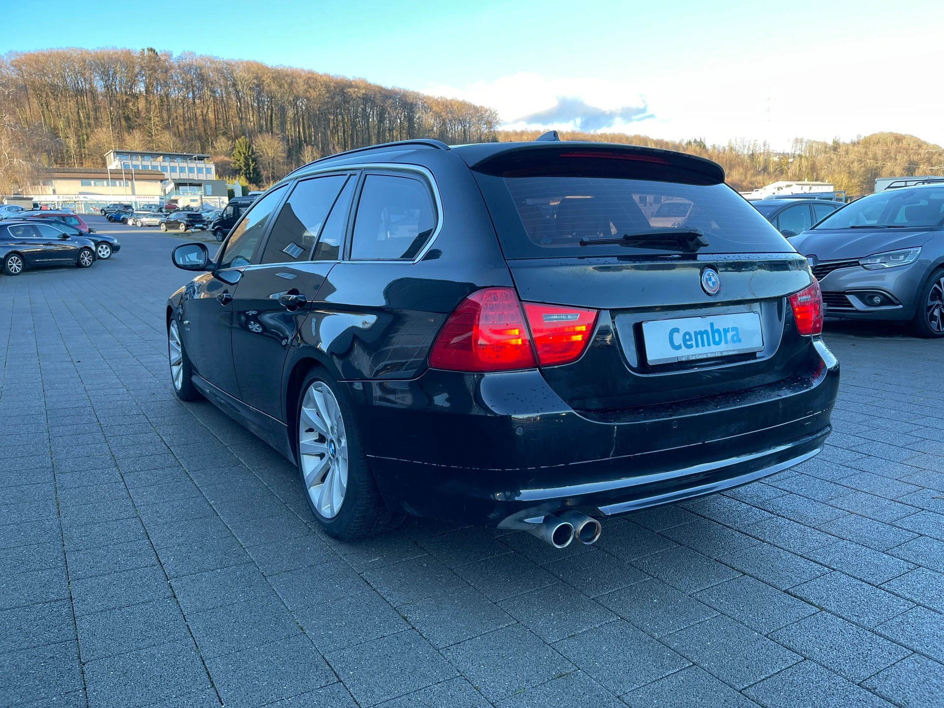 BMW 330d xDrive Touring Steptronic-image-2