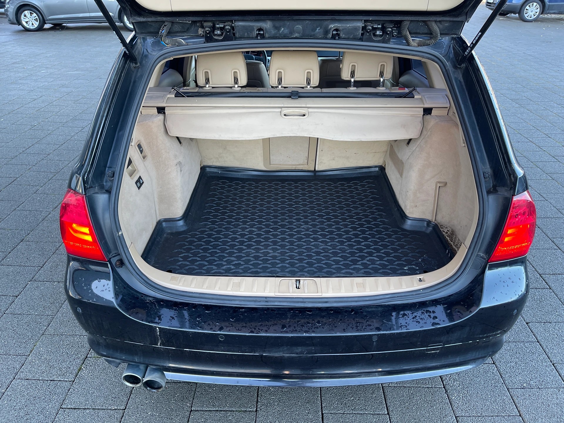 BMW 330d xDrive Touring Steptronic-image-12