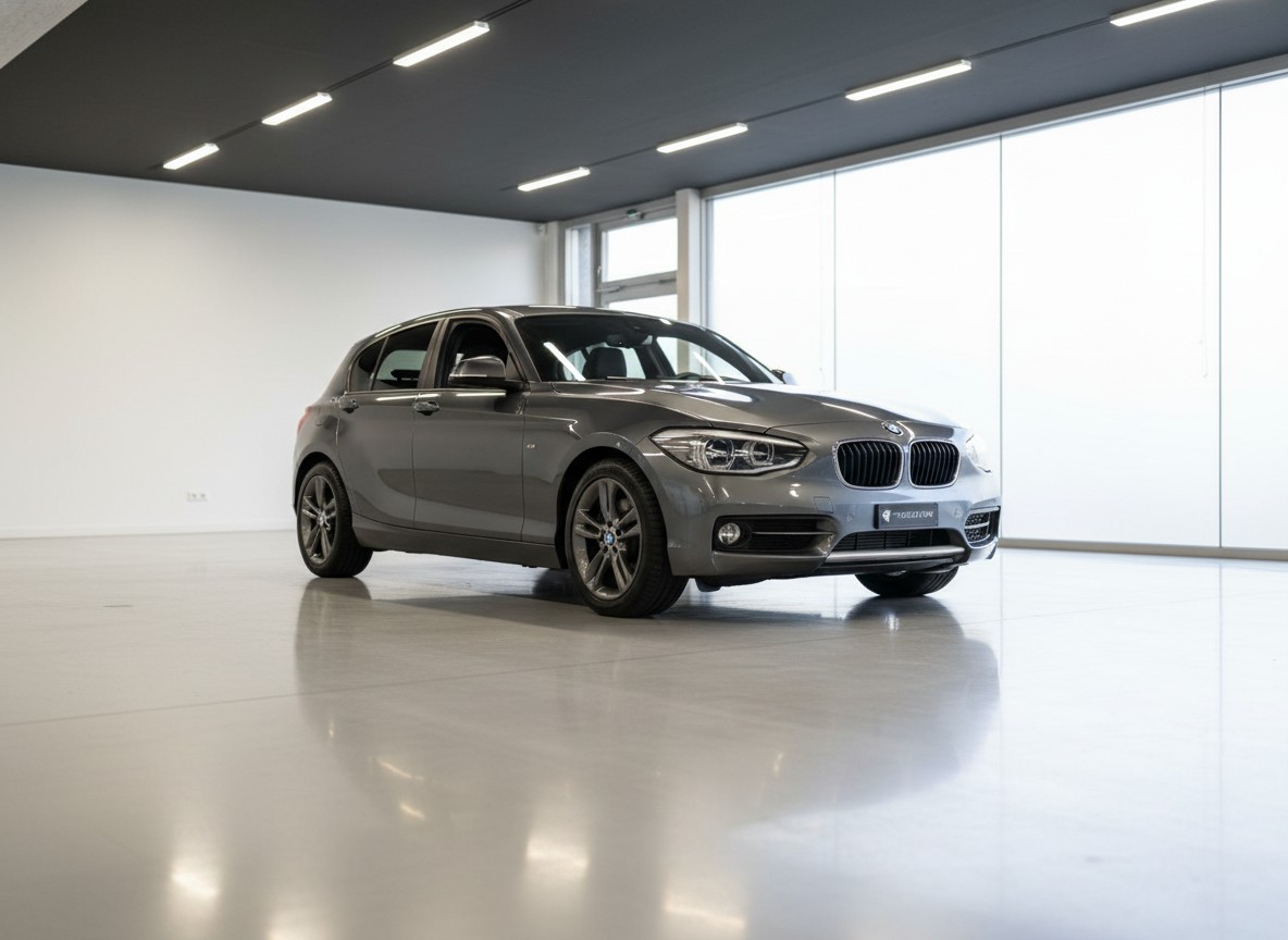 BMW 116i Urban Line Steptronic-image-0