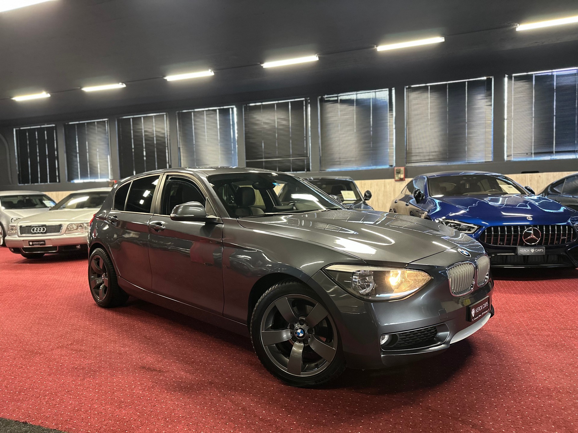 BMW 116i Urban Line Steptronic-image-1