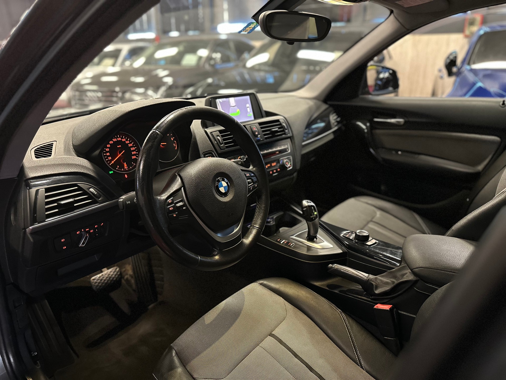 BMW 116i Urban Line Steptronic-image-11
