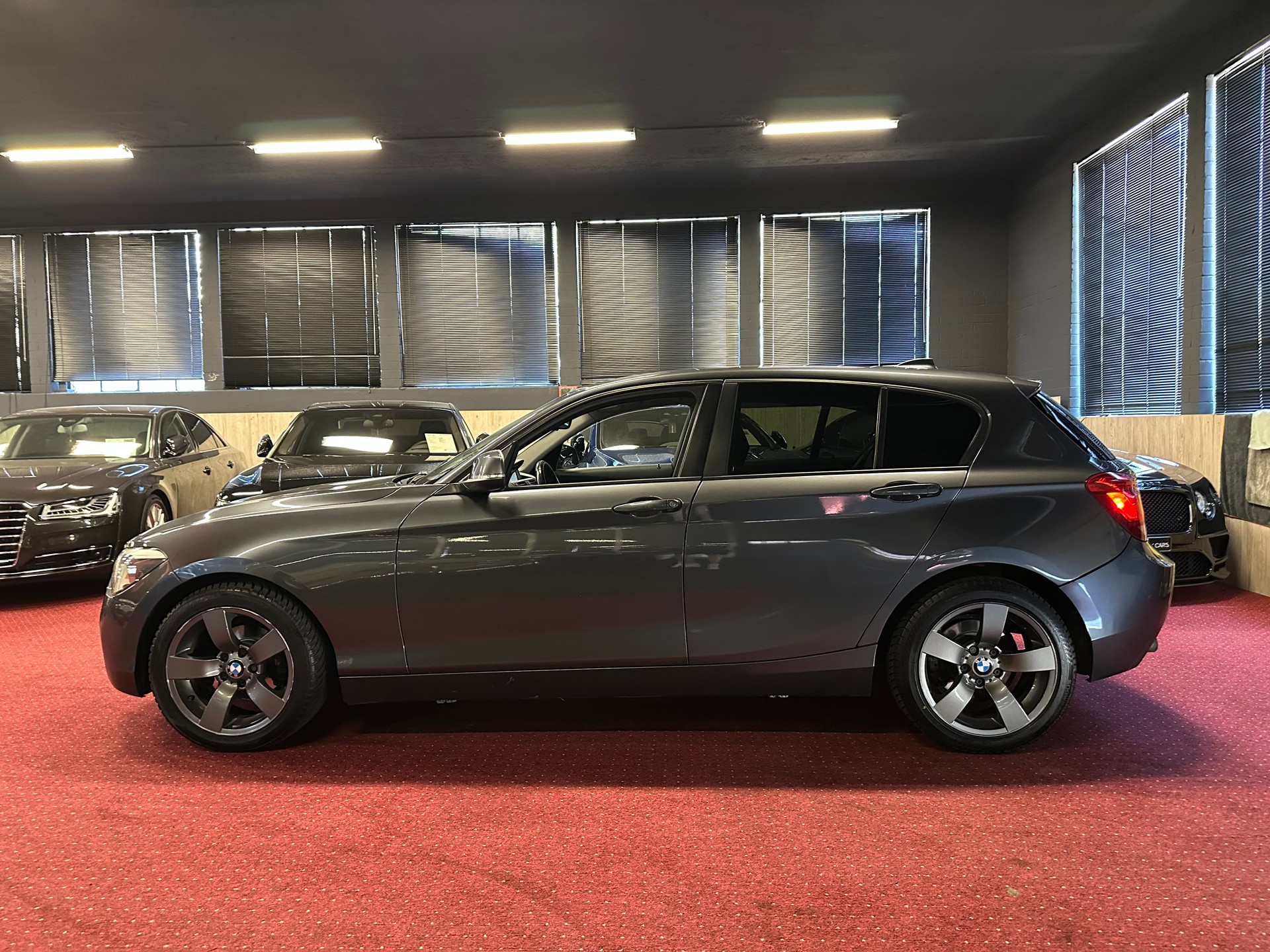 BMW 116i Urban Line Steptronic-image-8
