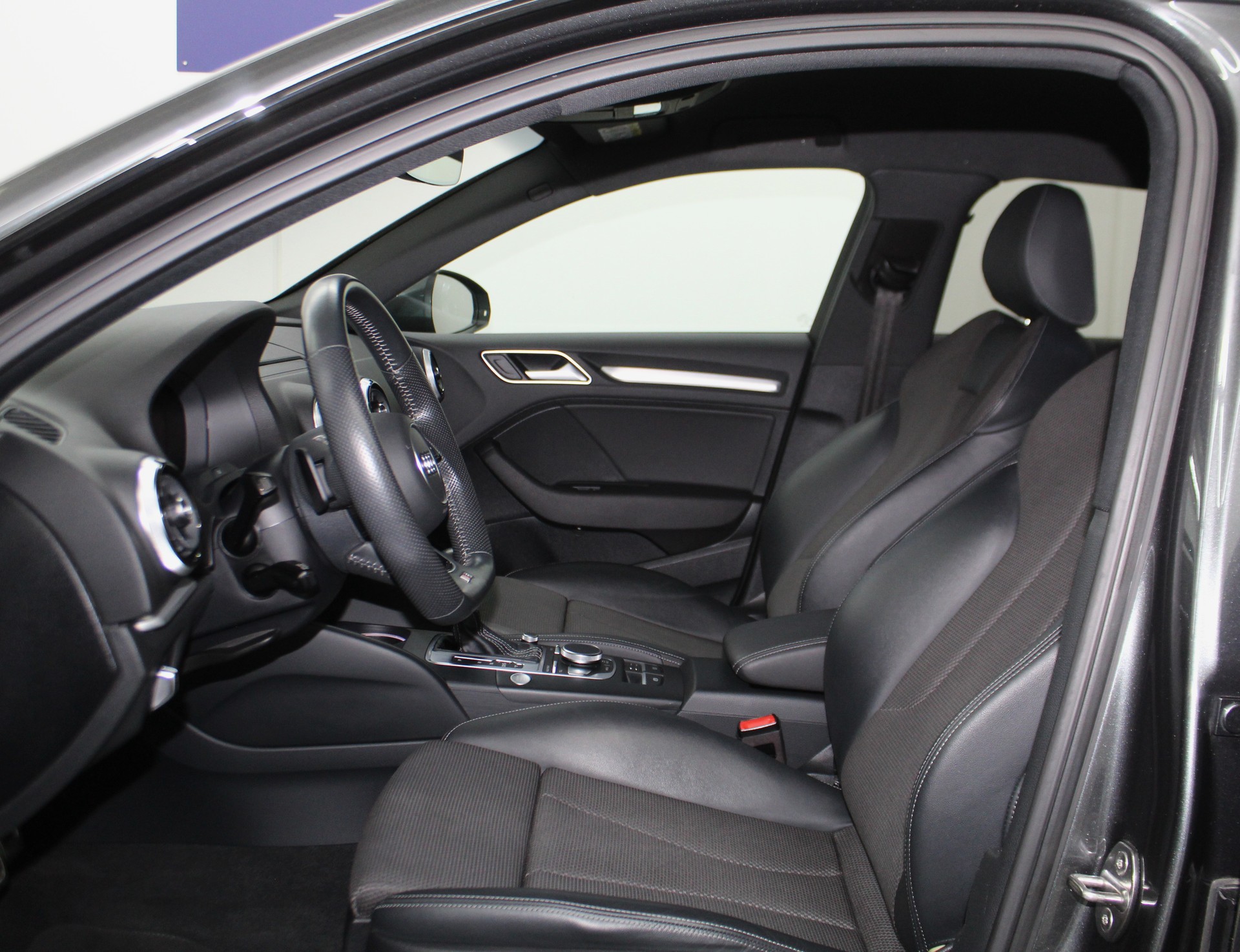 AUDI A3 Sportback 40 TFSI Sport quattro S-tronic S line Sportpaket / CH-Fahrzeug-image-7