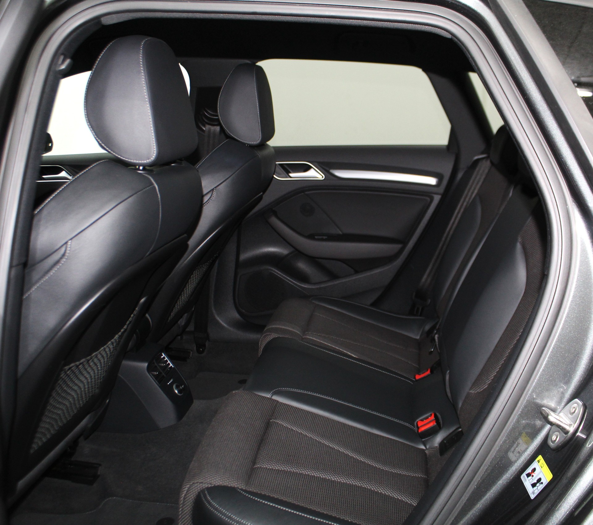 AUDI A3 Sportback 40 TFSI Sport quattro S-tronic S line Sportpaket / CH-Fahrzeug-image-9