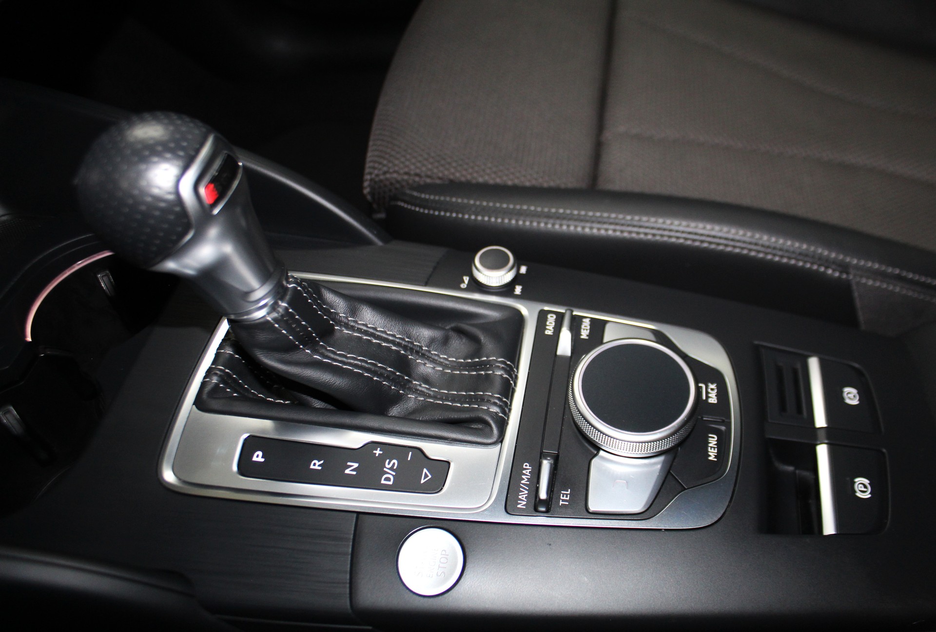 AUDI A3 Sportback 40 TFSI Sport quattro S-tronic S line Sportpaket / CH-Fahrzeug-image-15