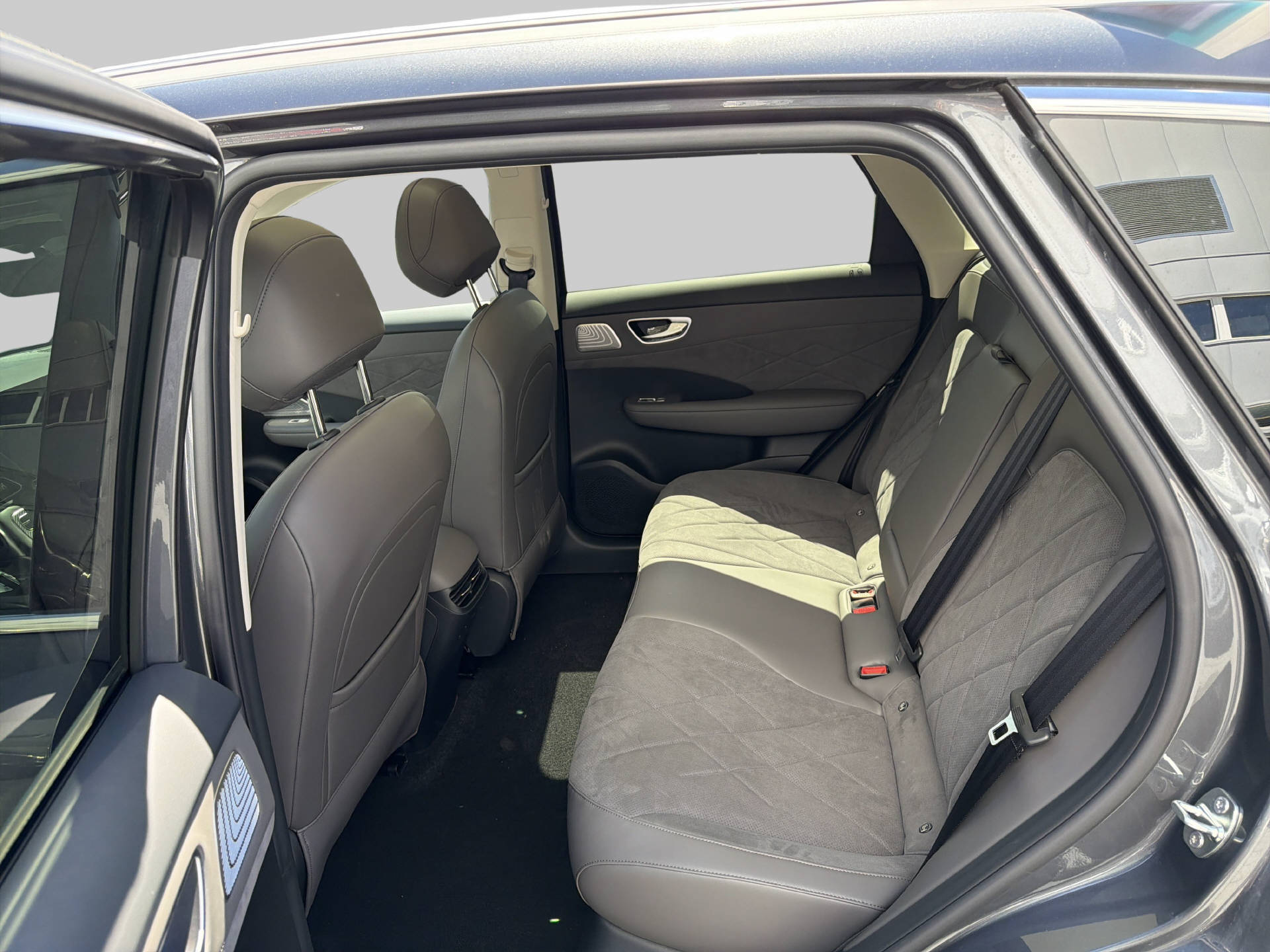 MG S6 EV 77 kWh Luxury 4WD-image-8