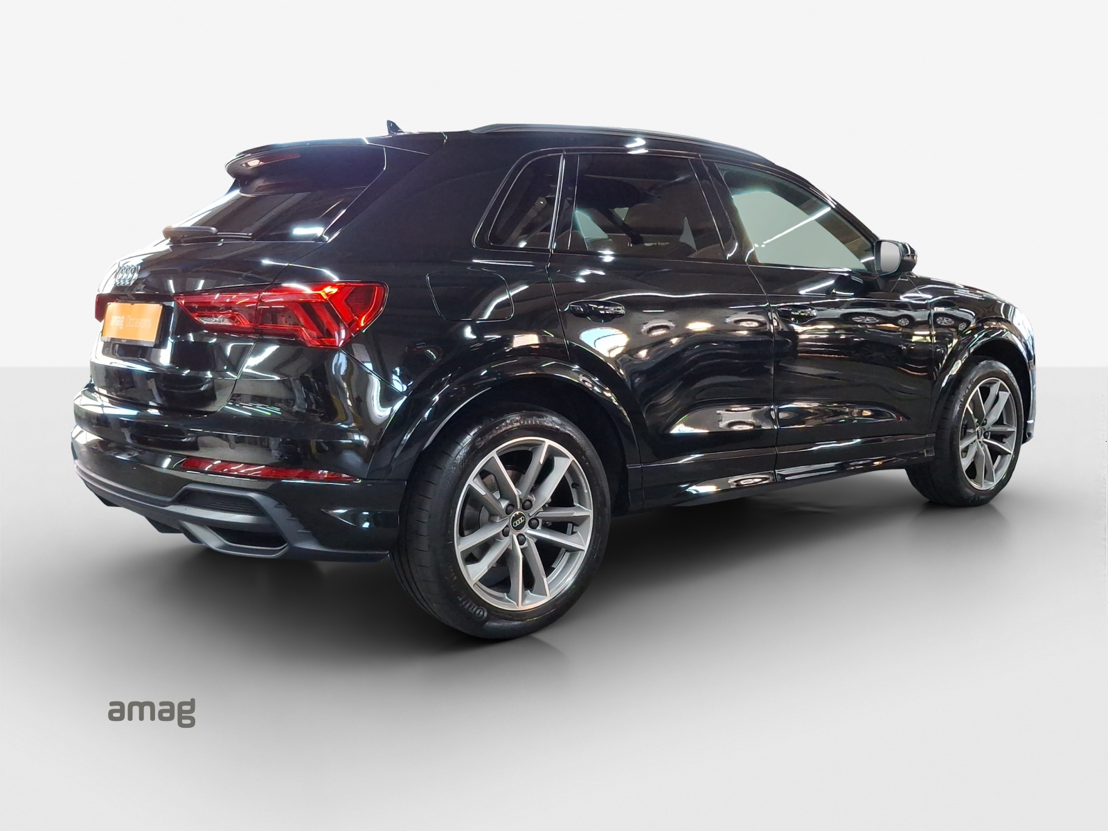 AUDI Q3 35 TFSI S line Attraction S-tronic-image-4