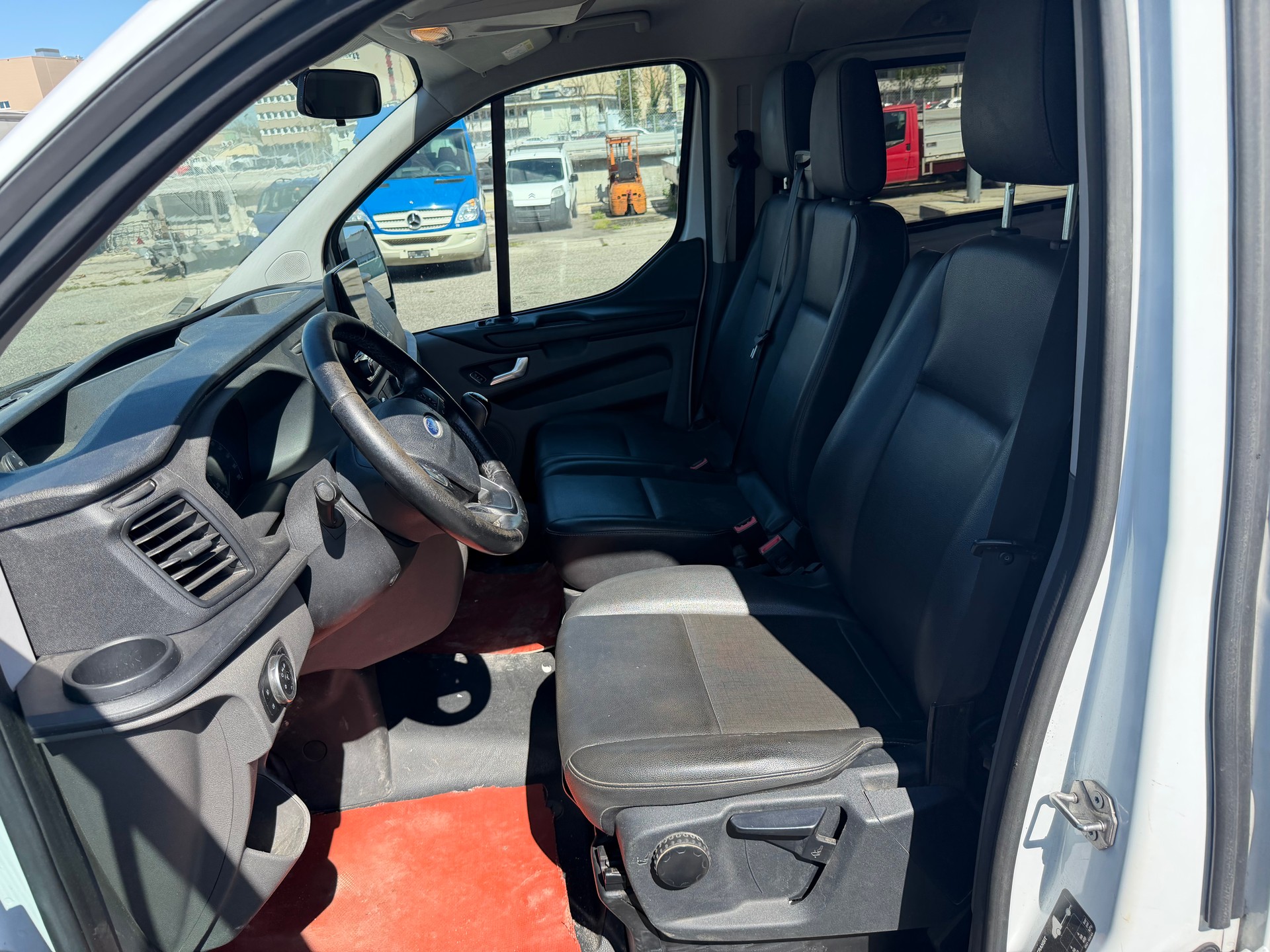FORD Transit Custom 320 L2H1 Trend-image-10
