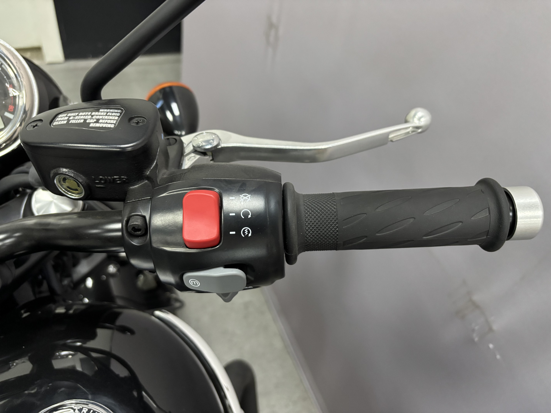 TRIUMPH Bonneville T120 Black-image-5