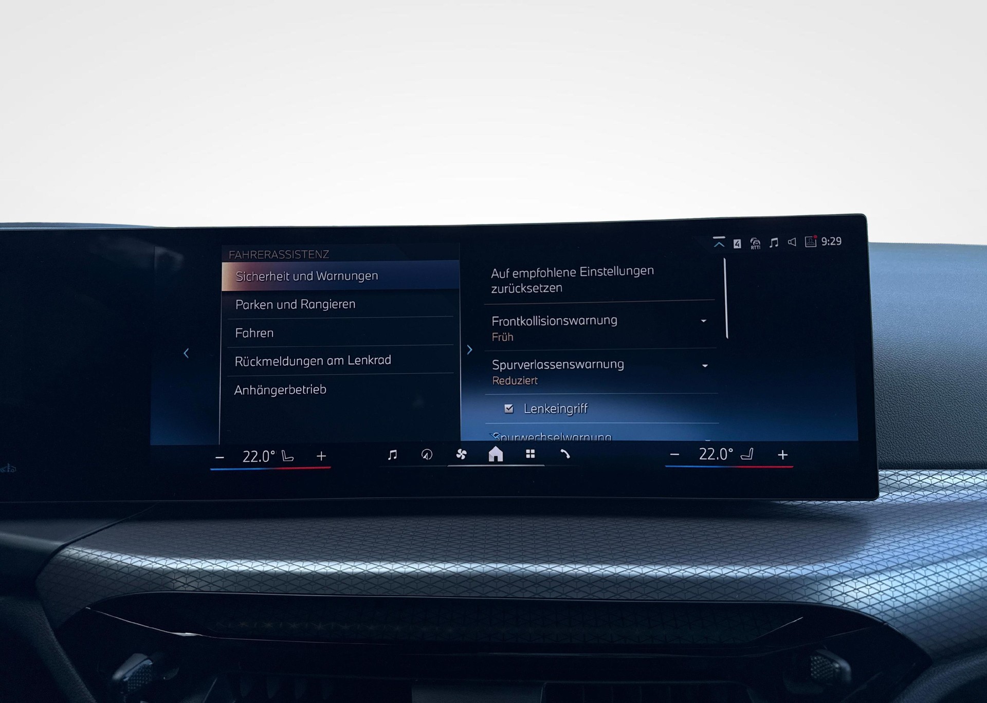 BMW 320d xDrive SAG Touring-image-15