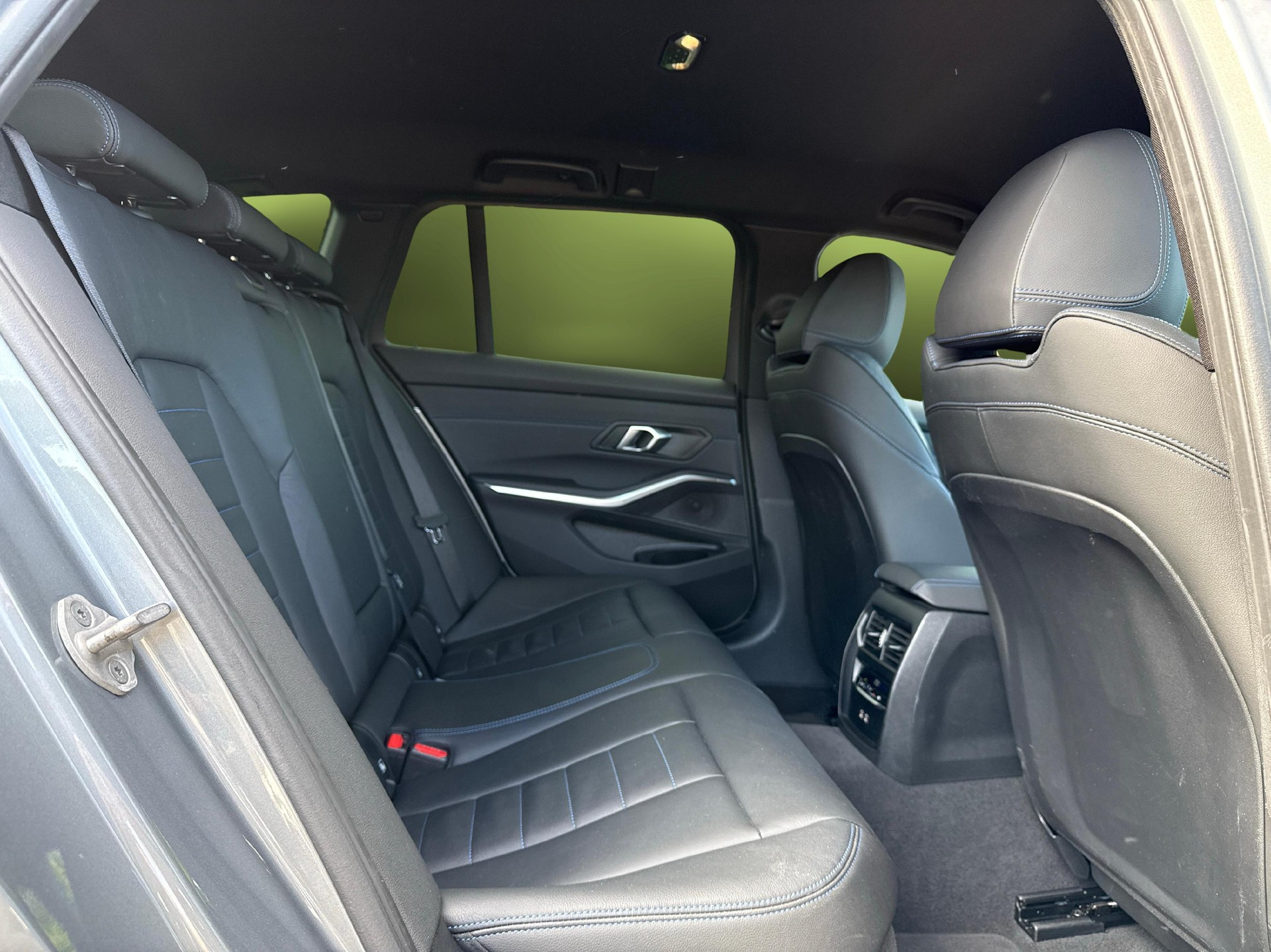 BMW 320d xDrive SAG Touring-image-18