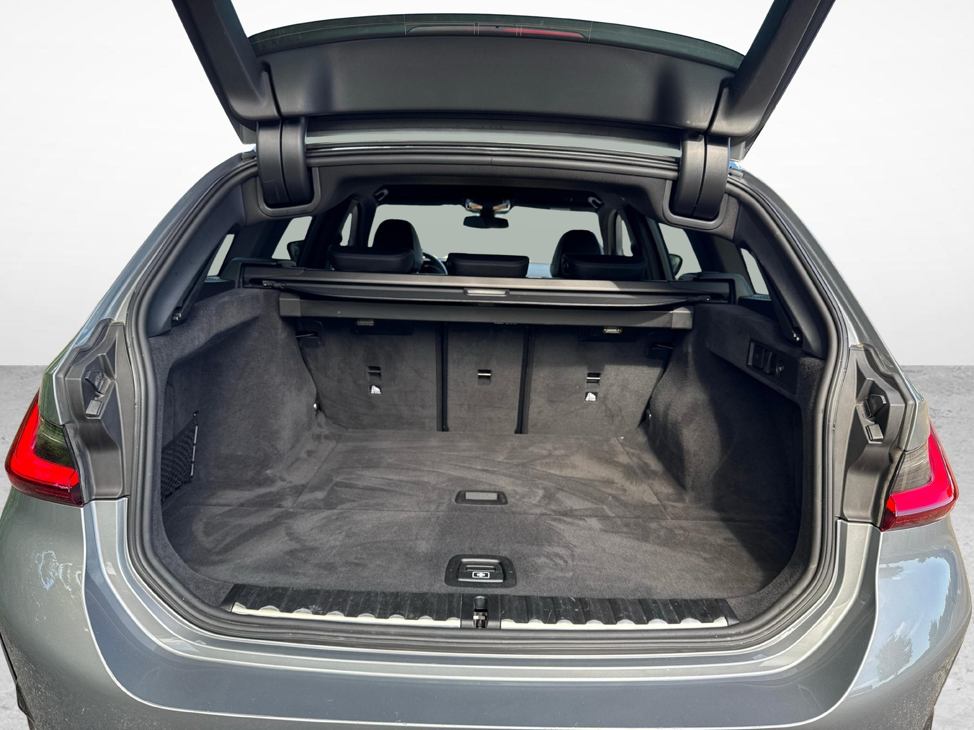 BMW 320d xDrive SAG Touring-image-19