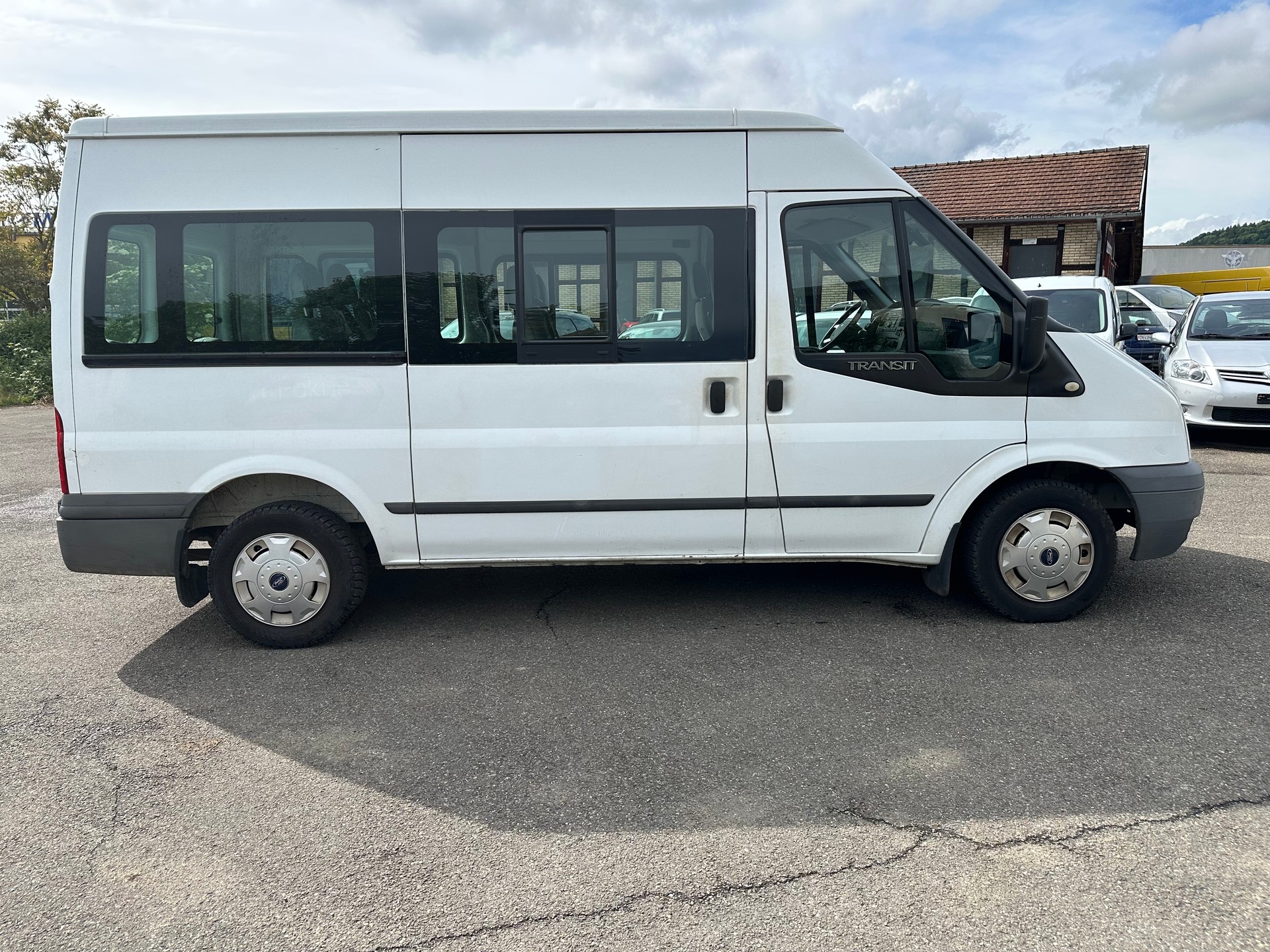 FORD Transit 300M Level 3-showroom-element-3